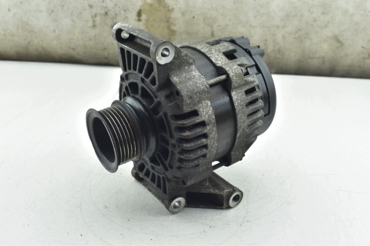 Generator OPEL INSIGNIA A 2.0 T 13500330