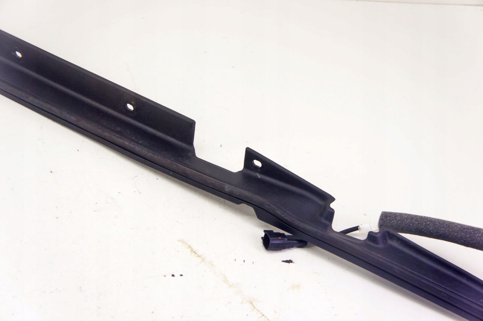 Ford Mondeo Mk5 Tailgate Sensor Strip PD018-AR10170 image 3