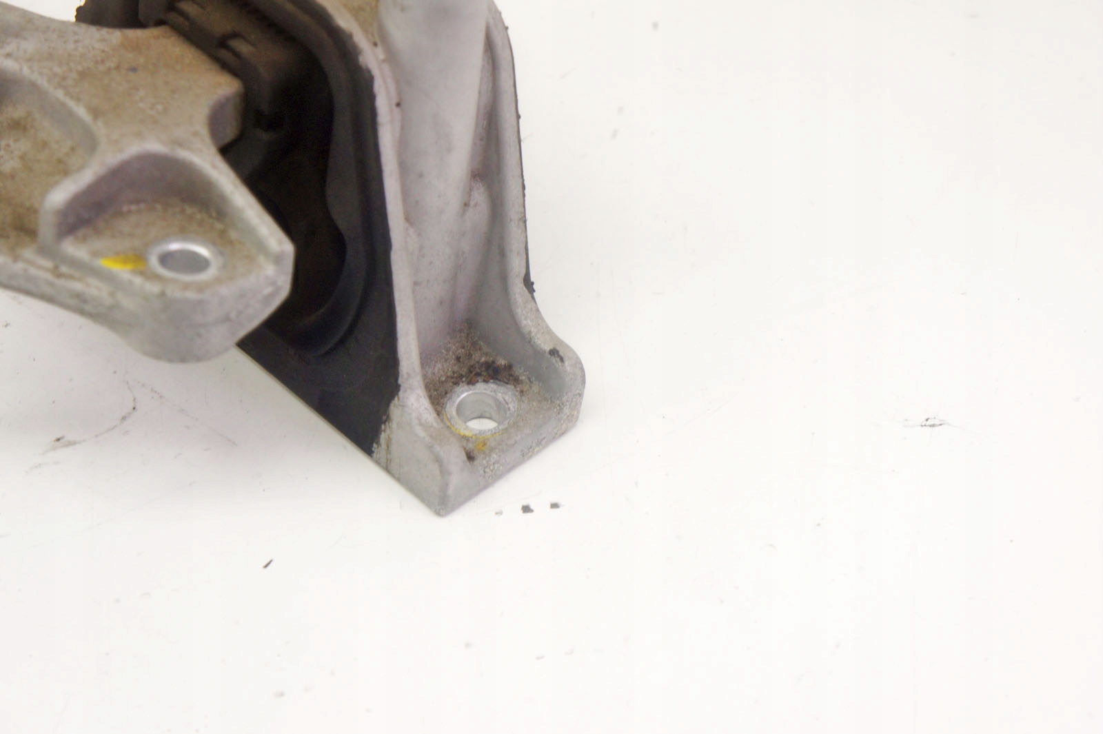 OD215 Suzuki Vitara III 1.0i vaihteiston moottorin kiinnike