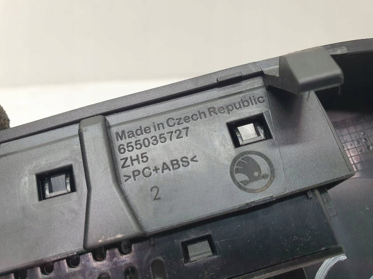 Tomada USB-C Skoda Kamiq Scala 657035736 655035727 image 5