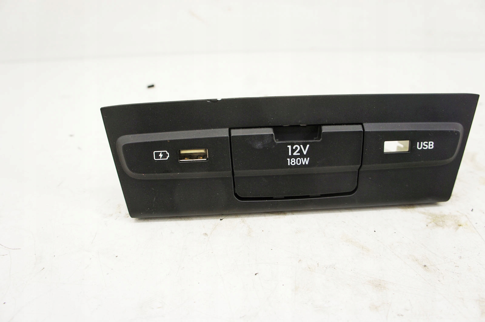 Hyundai I20 III USB-pistoke 96125-Q0020 AR