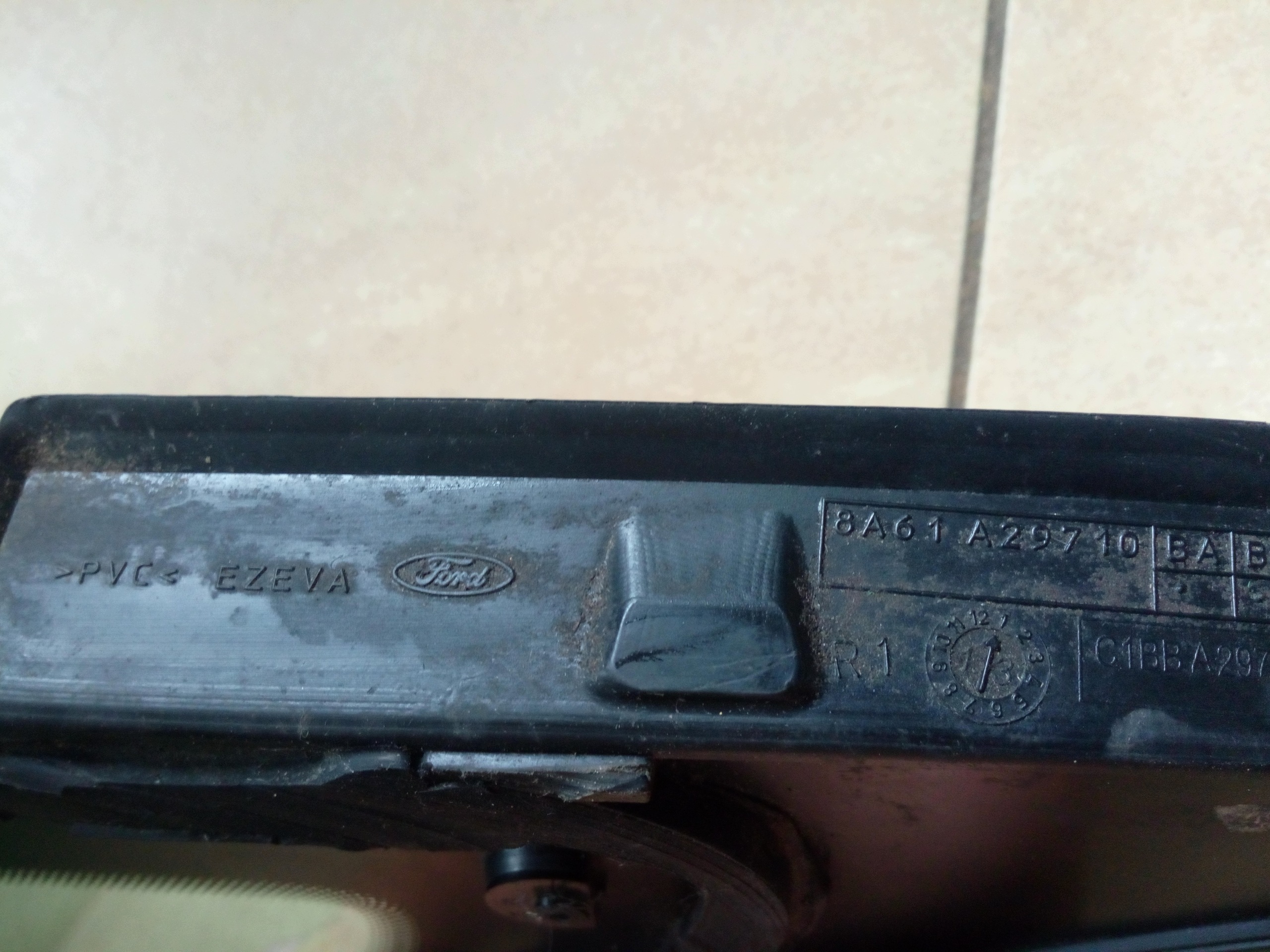 Ford Fiesta MK7 Frontscheibe rechts Chrom OEM image 9