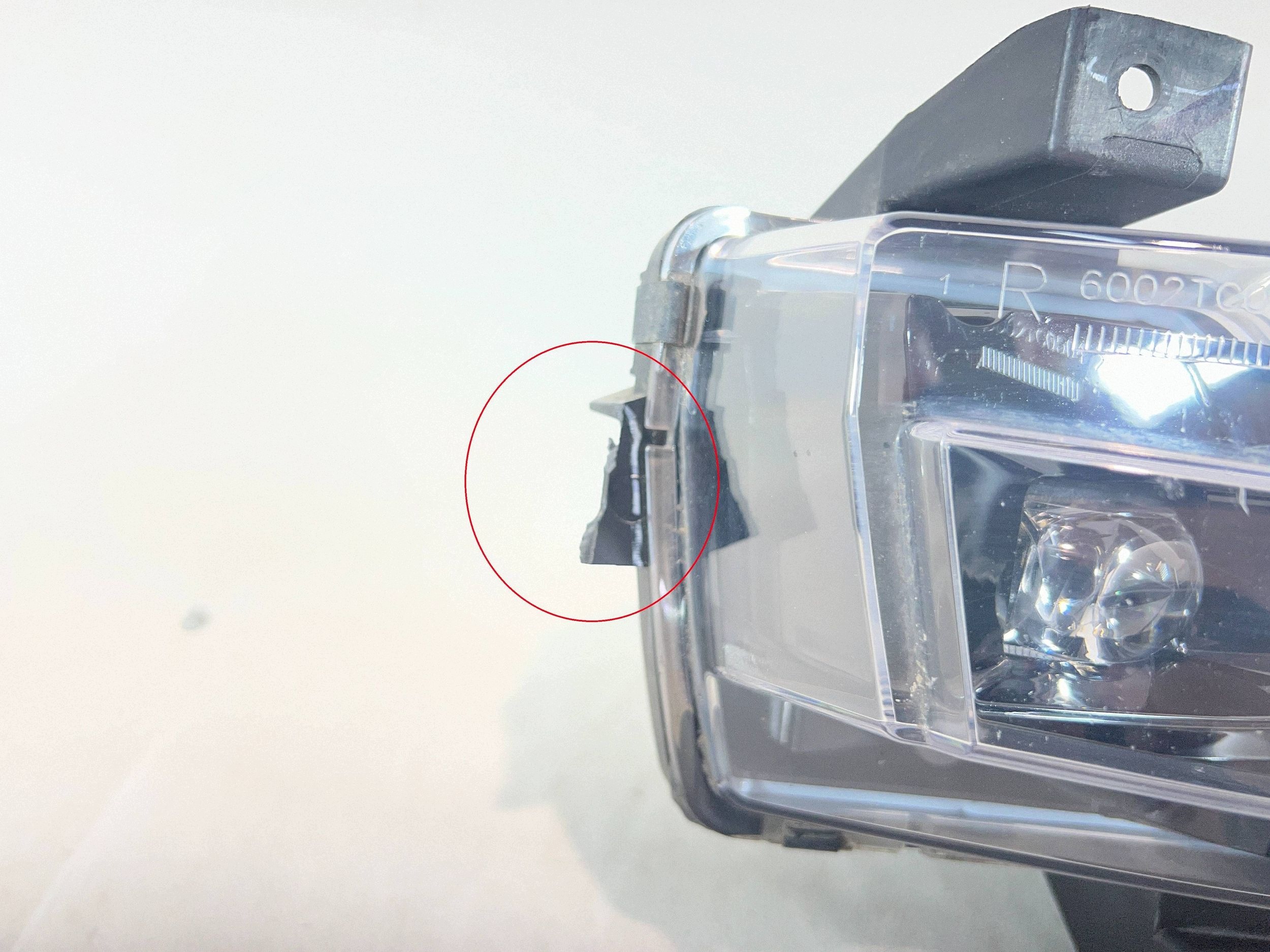 Halogeeni LED DRL Oikea Tesla Model 3 1077396-00-C