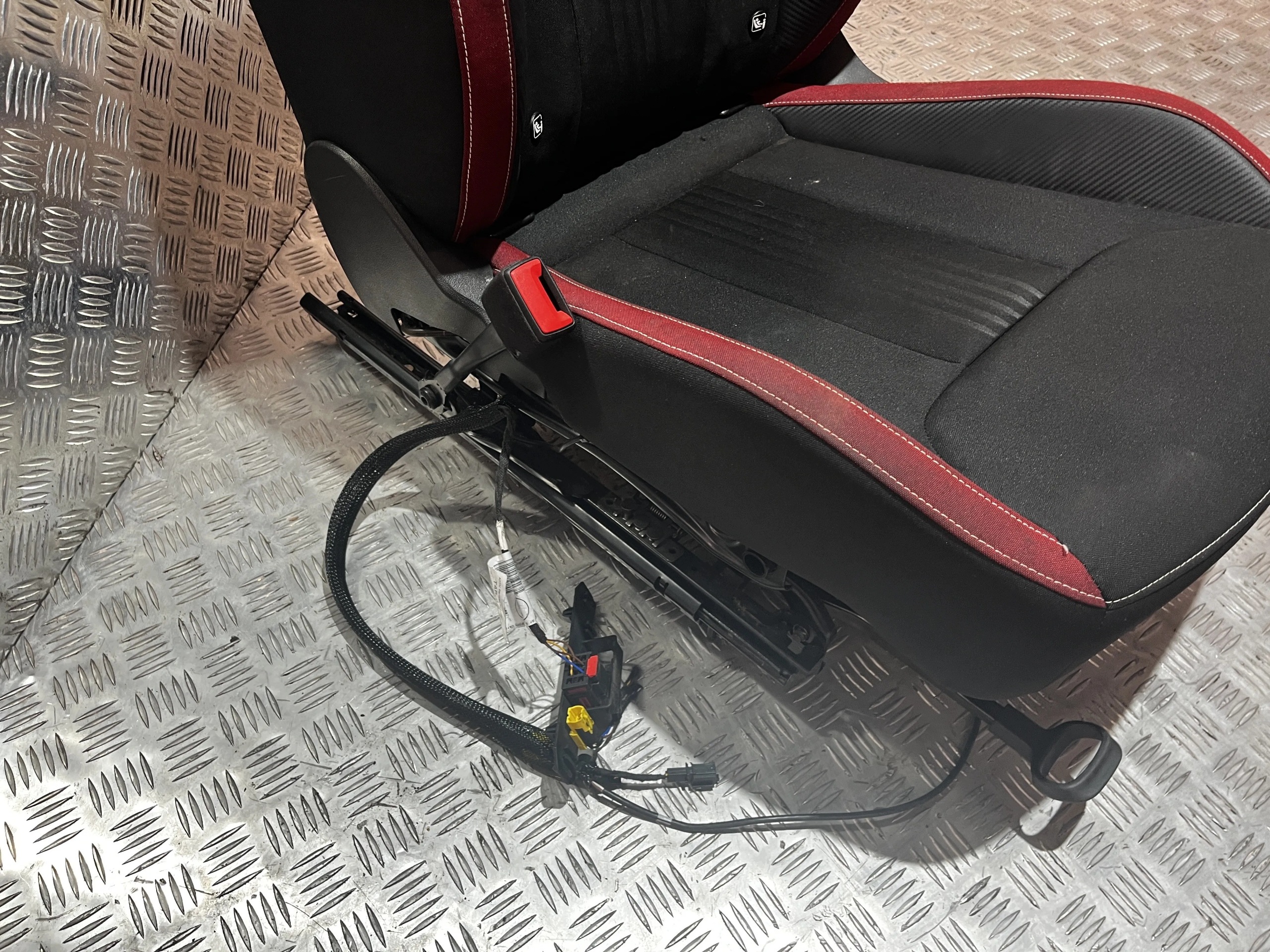Sedile anteriore sinistro Skoda Kamiq 19- OEM VW33229
