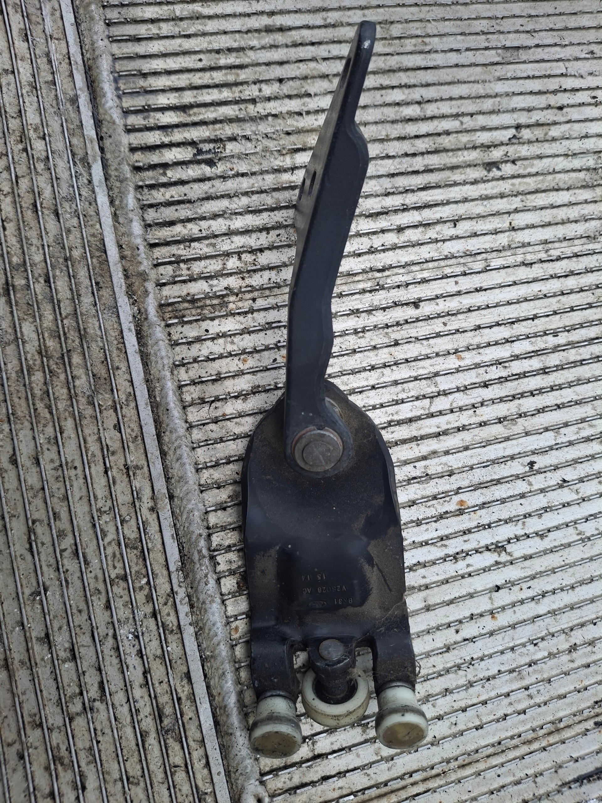 Ford BK31-V25028AC Sliding Door Roller Guide image 2