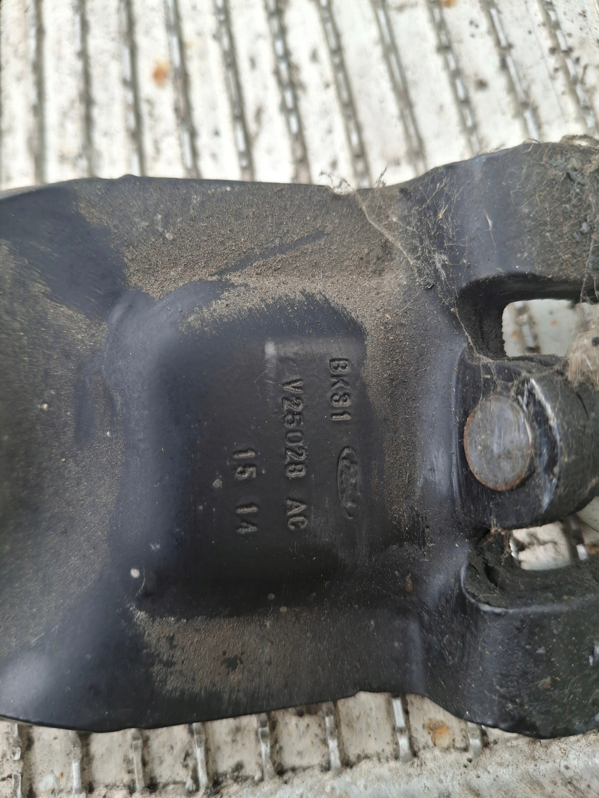 Ford BK31-V25028AC Sliding Door Roller Guide image 3