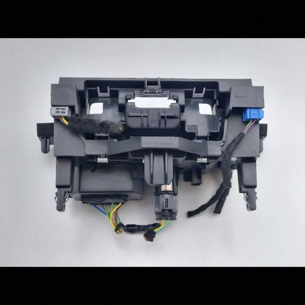 12V USB AUX -sovitin, Peugeot 308 II T9 SW image 6