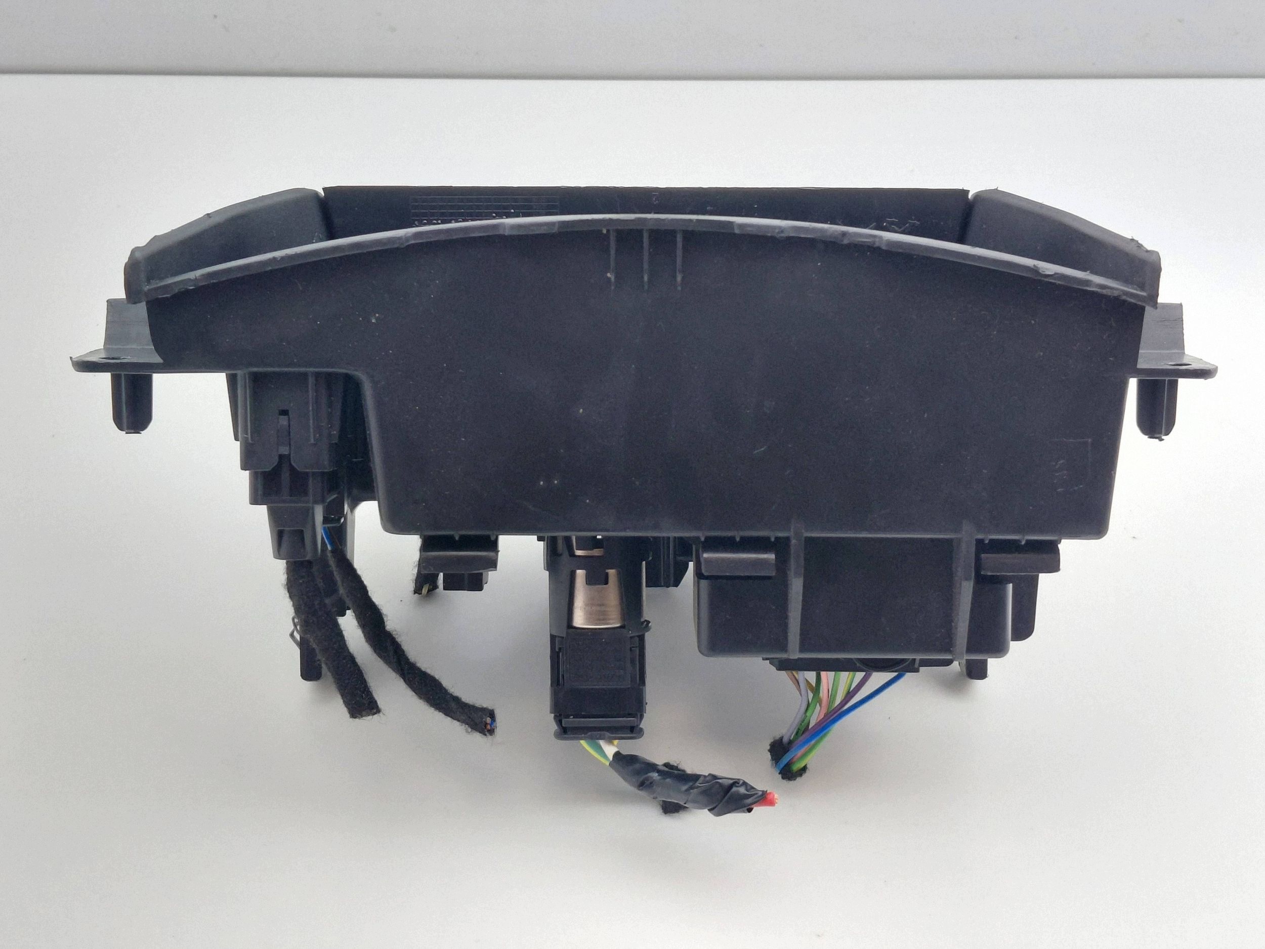 12V USB AUX -sovitin, Peugeot 308 II T9 SW image 7