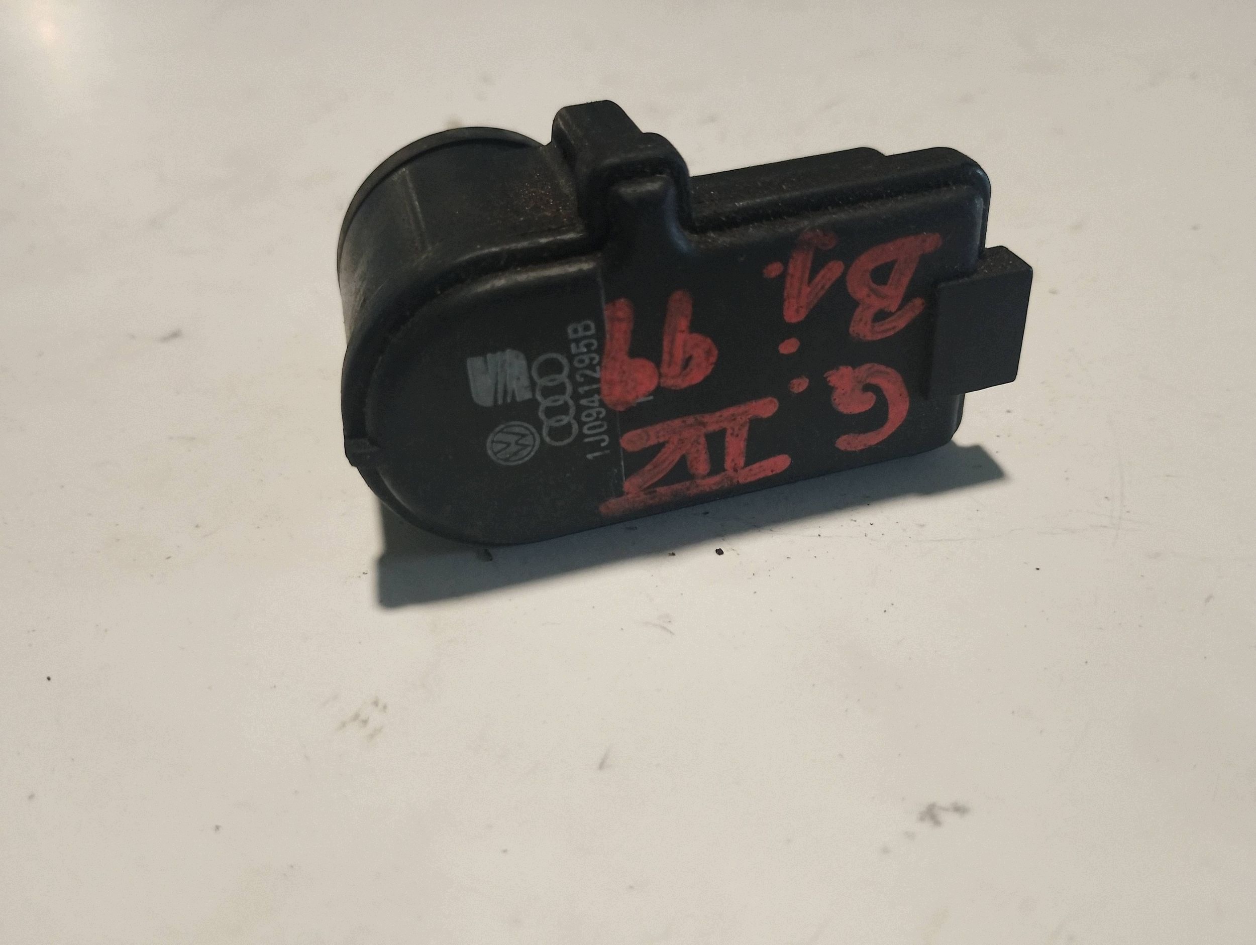 VW Headlight Leveling Motor 1J09412955B image 3