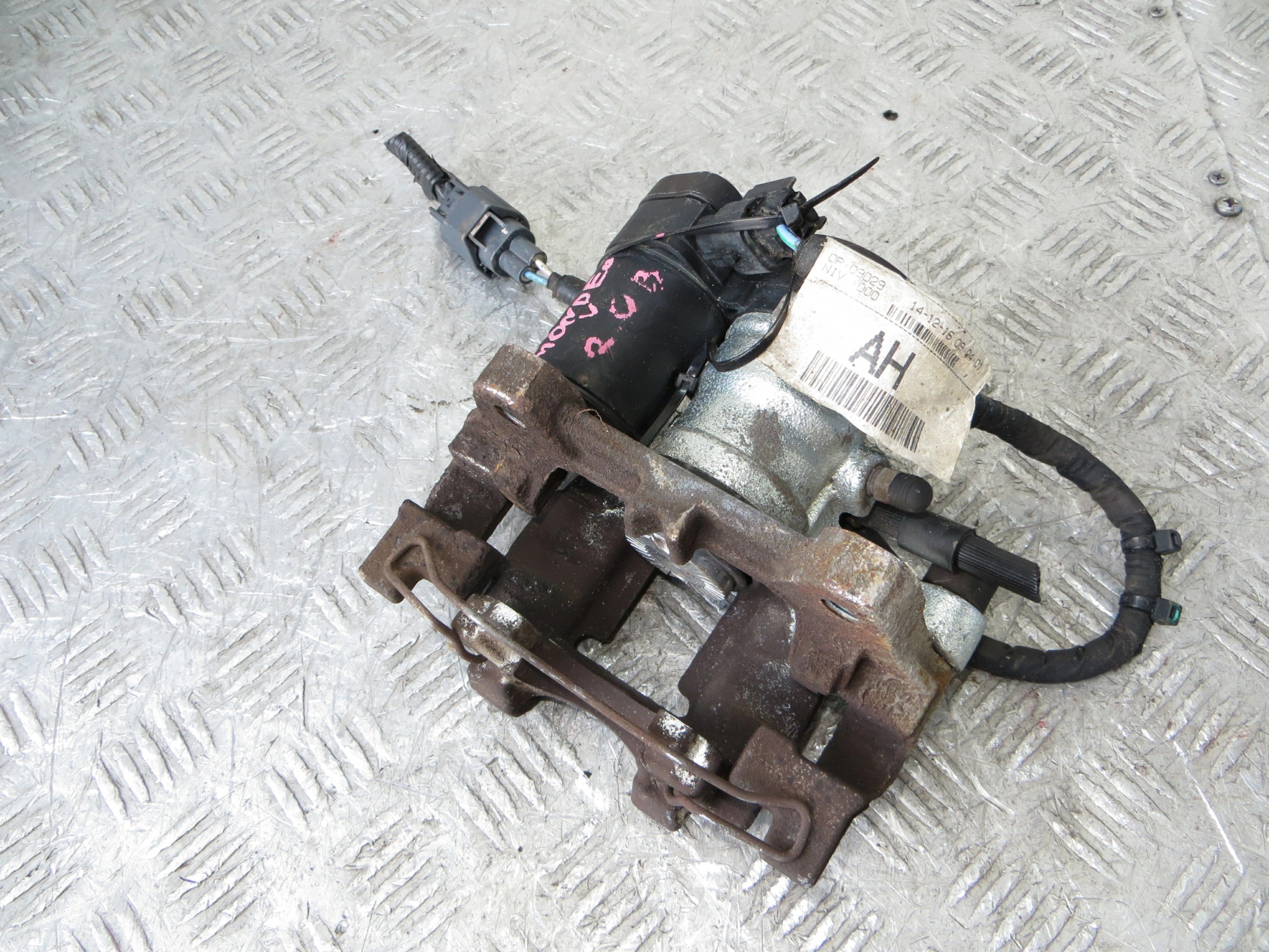 Remklauw links achter Ford Mondeo MK V 2.0B DG9T-2B254-AH 14-22