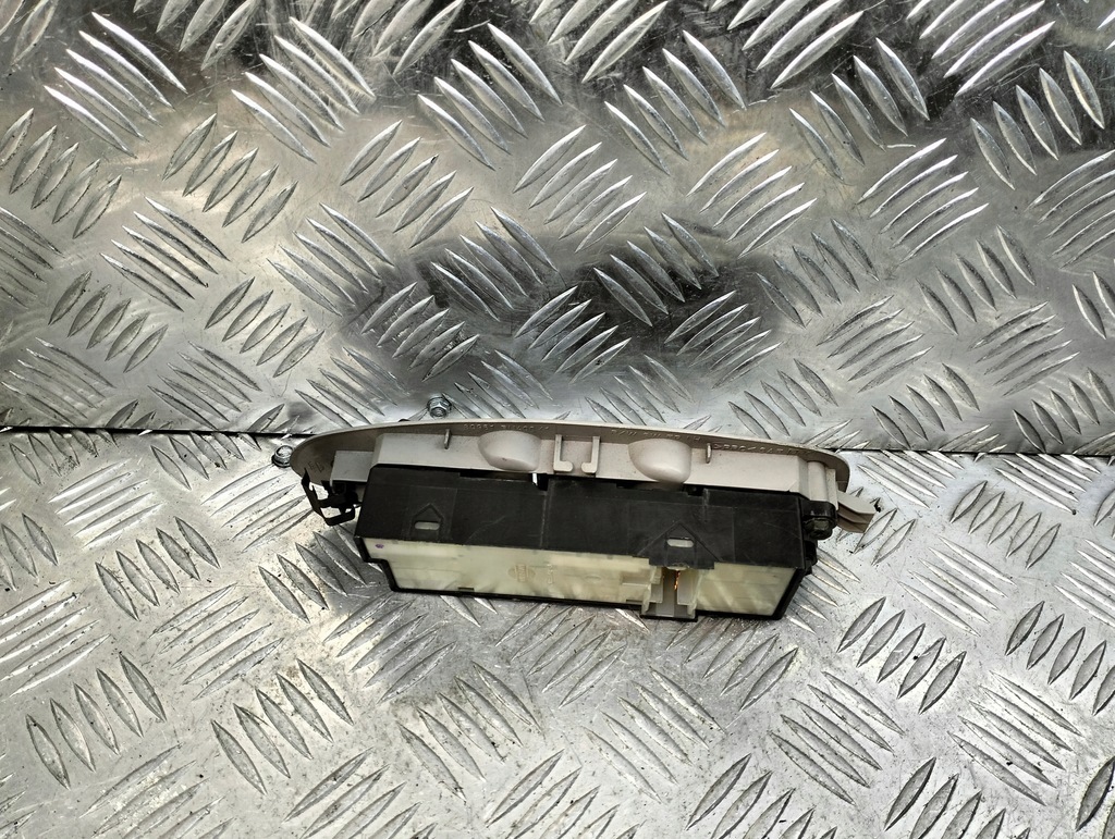 Interruptor de elevalunas Nissan Almera Tino usado image 6