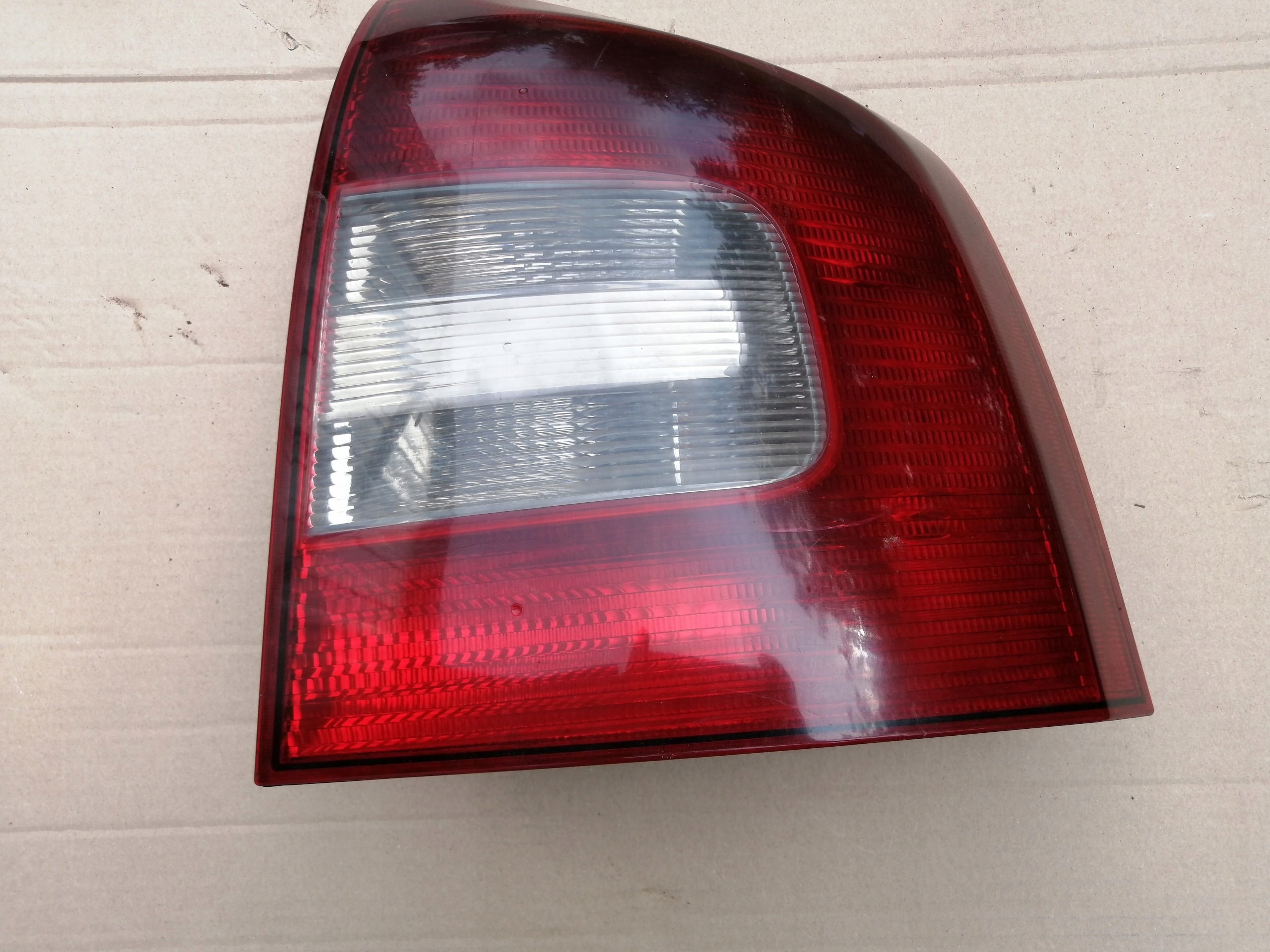 Lámpara trasera derecha Skoda Octavia II Liftback image 2