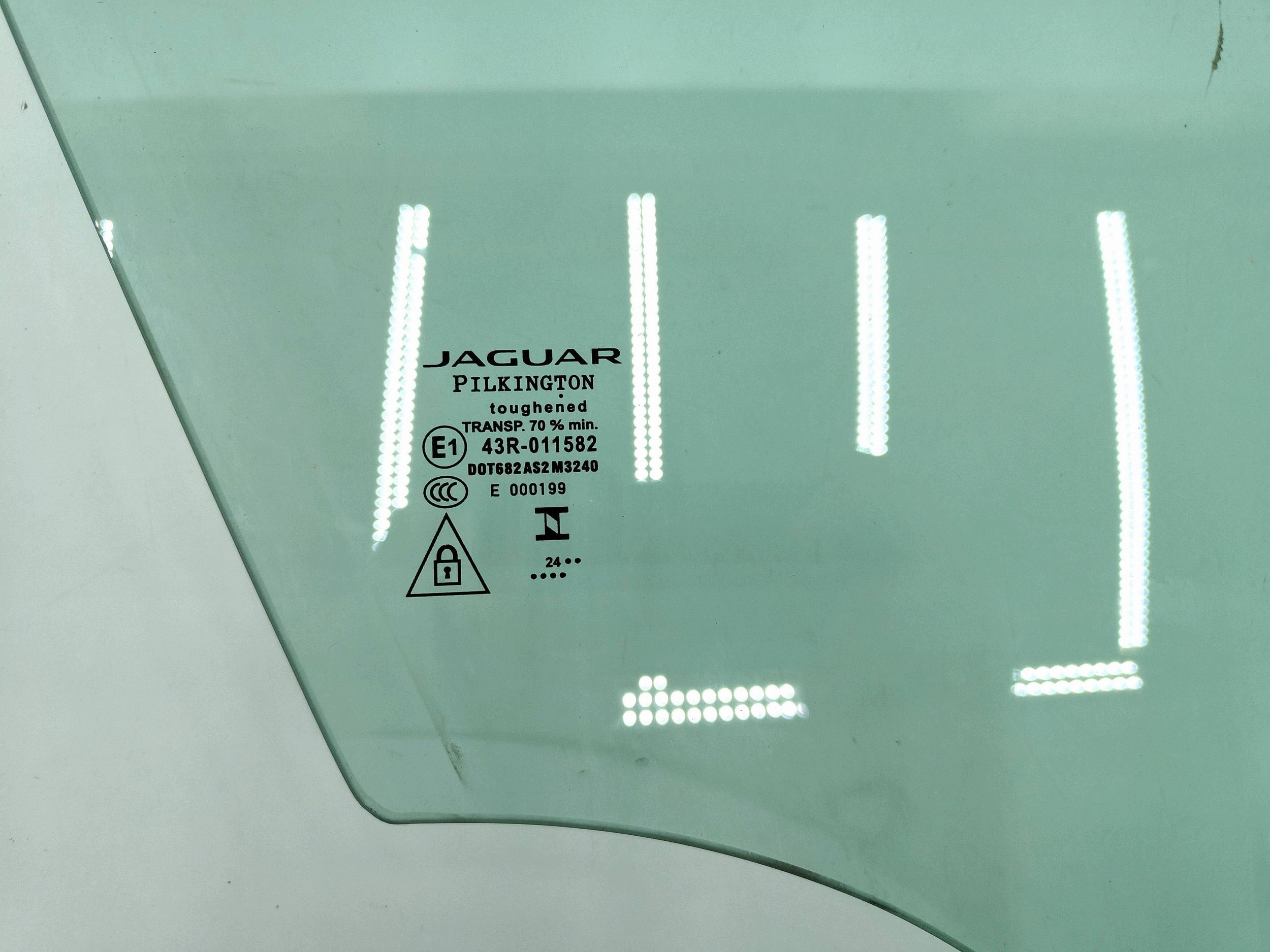 Jaguar F-Pace X761 Scheibe Tür rechts vorne komplett image 3