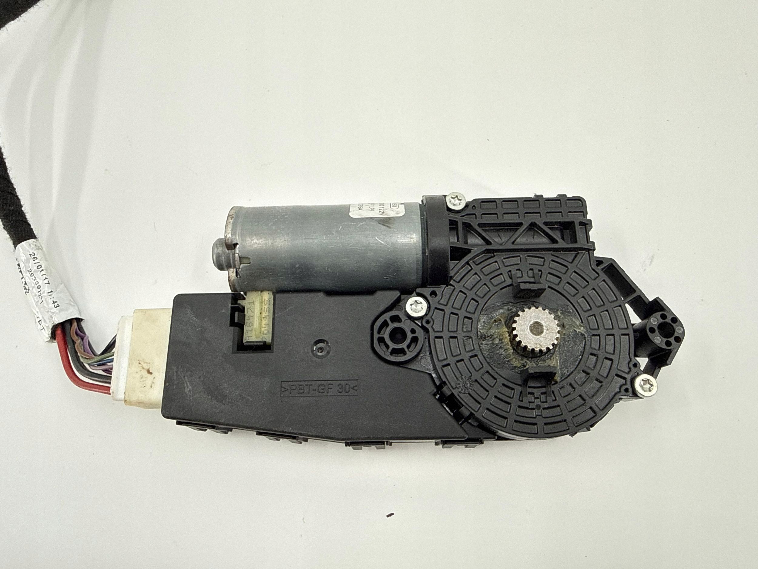 Mercedes W205 Szyberdach Silnik A2059001024 image 3