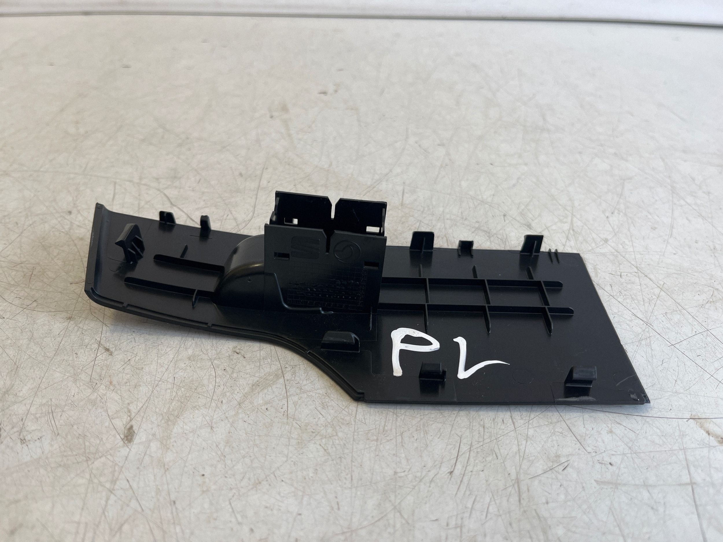 CUPRA Formentor Türverkleidung links 6F2867171