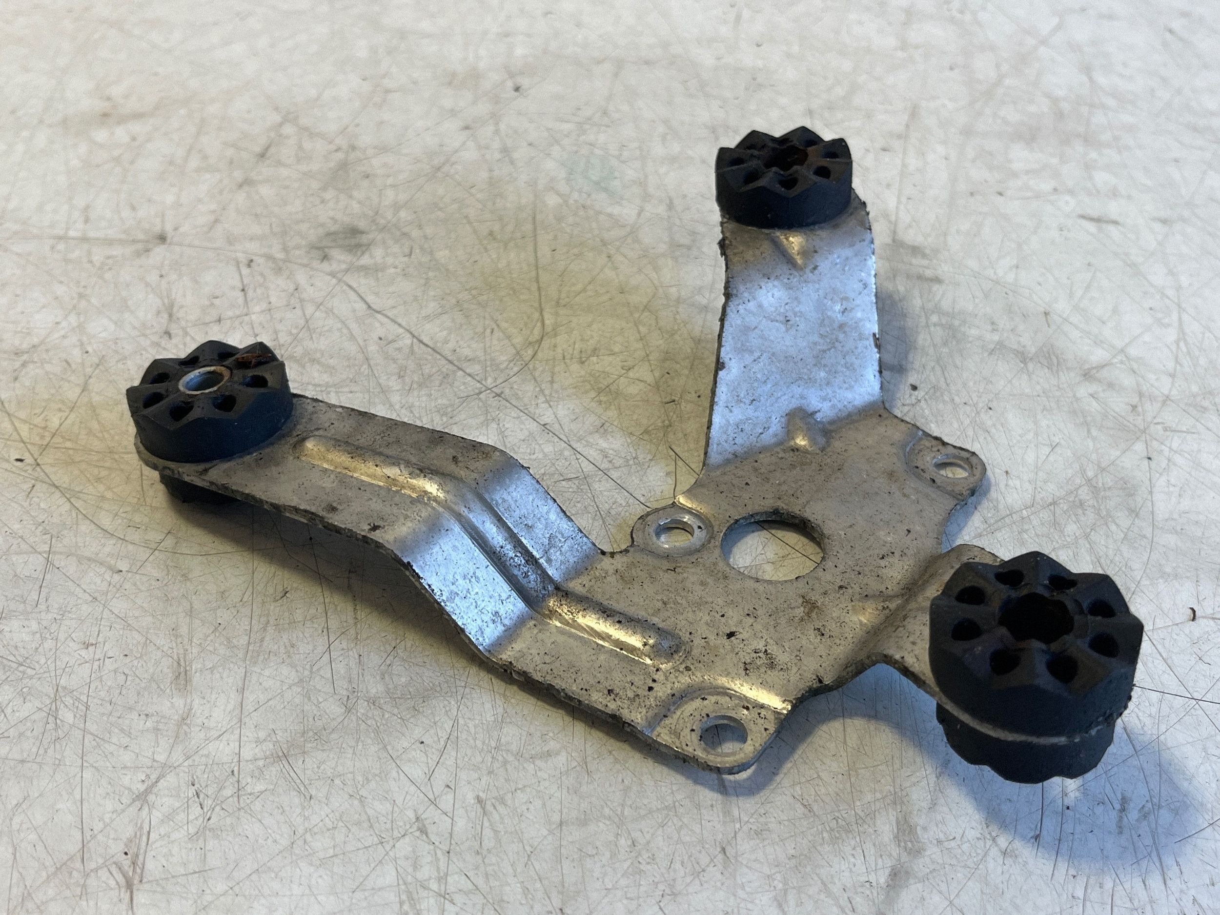 BMW X3 F25 ABS-Pumpenhalterung VAL321688