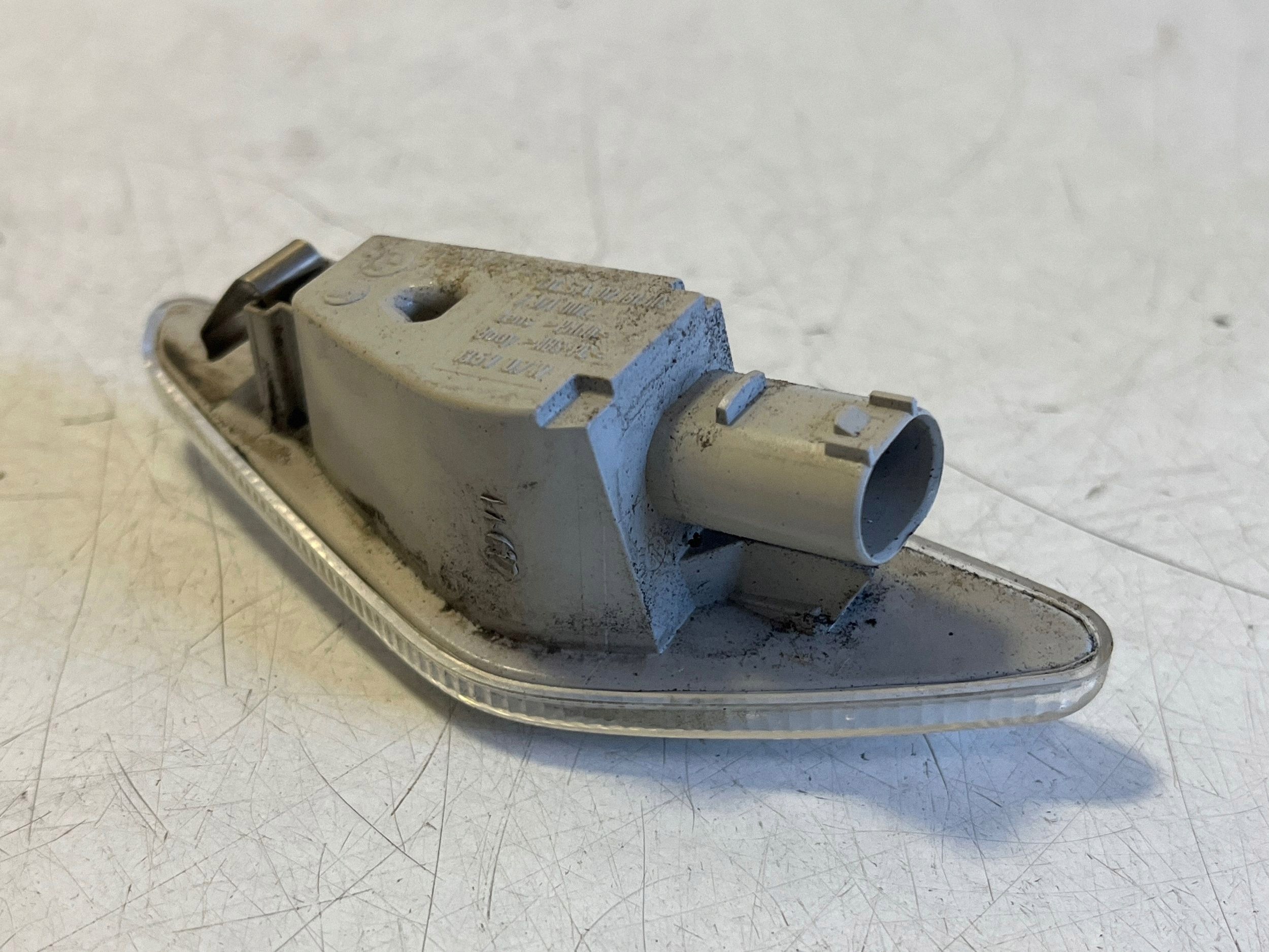 Direction indicator lamp BMW OE 7171007 image 3