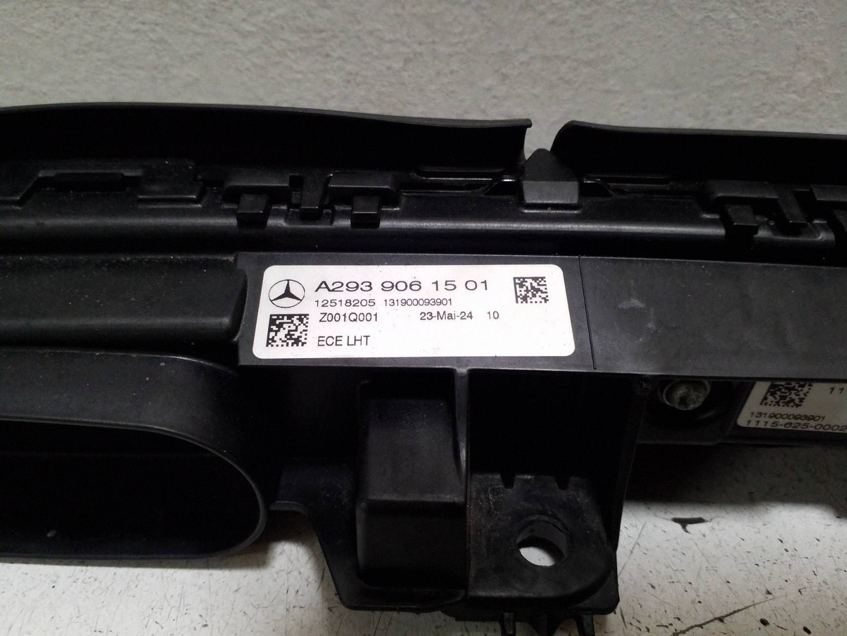Mercedes-Benz EQC Tagfahrlicht A2939061501 image 7