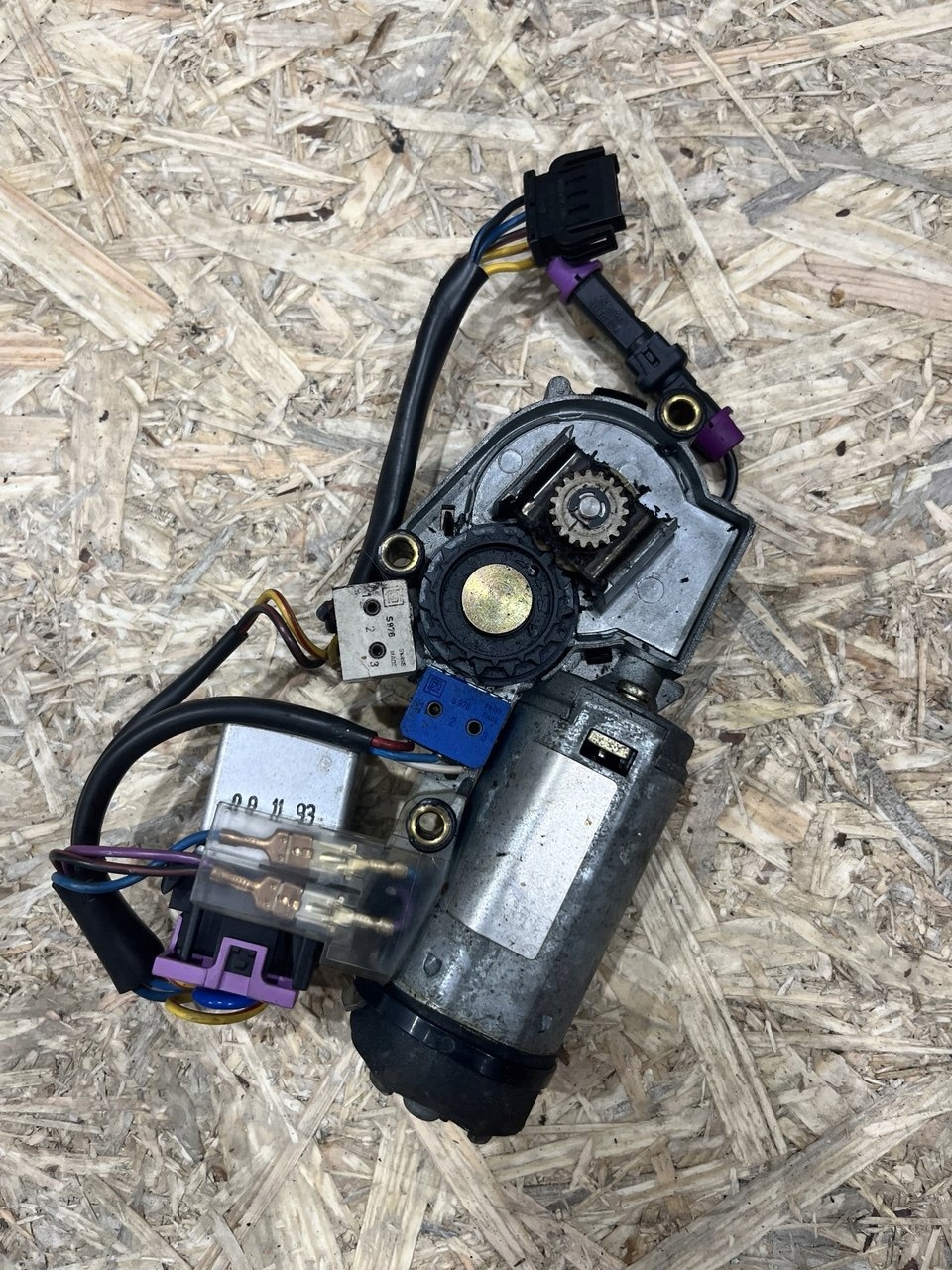 Audi 80 B4 kattoluukun moottori 895877795B