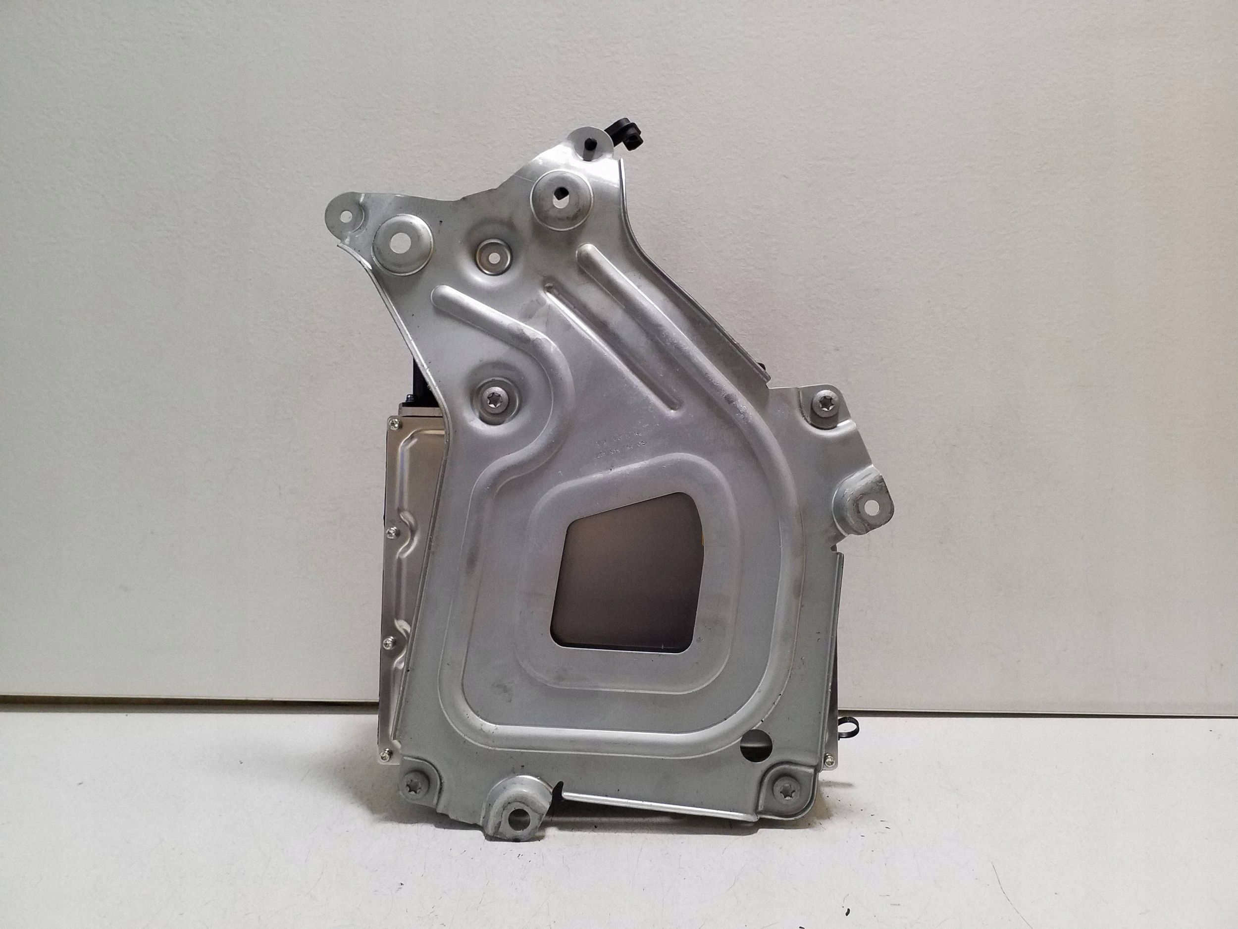 MERCEDES-BENZ EQC INVERTTERI/JÄNNITEMUUNNIN A0009006520