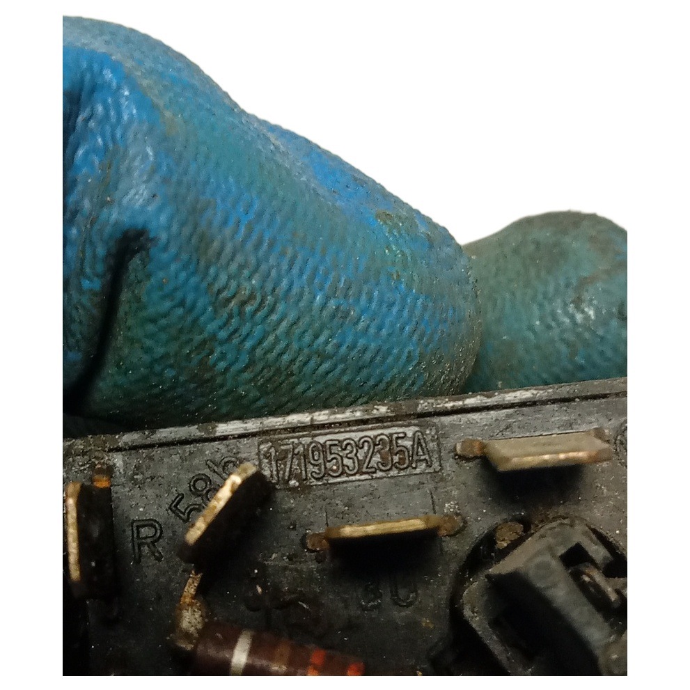 Interruptor luces emergencia VW 171953235A usado image 3