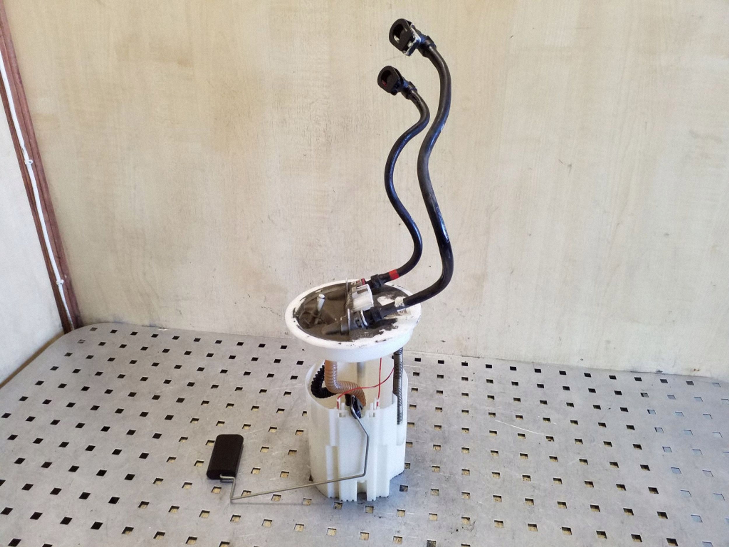Sensor de nivel de combustible Ford C-MAX II 2012 image 3