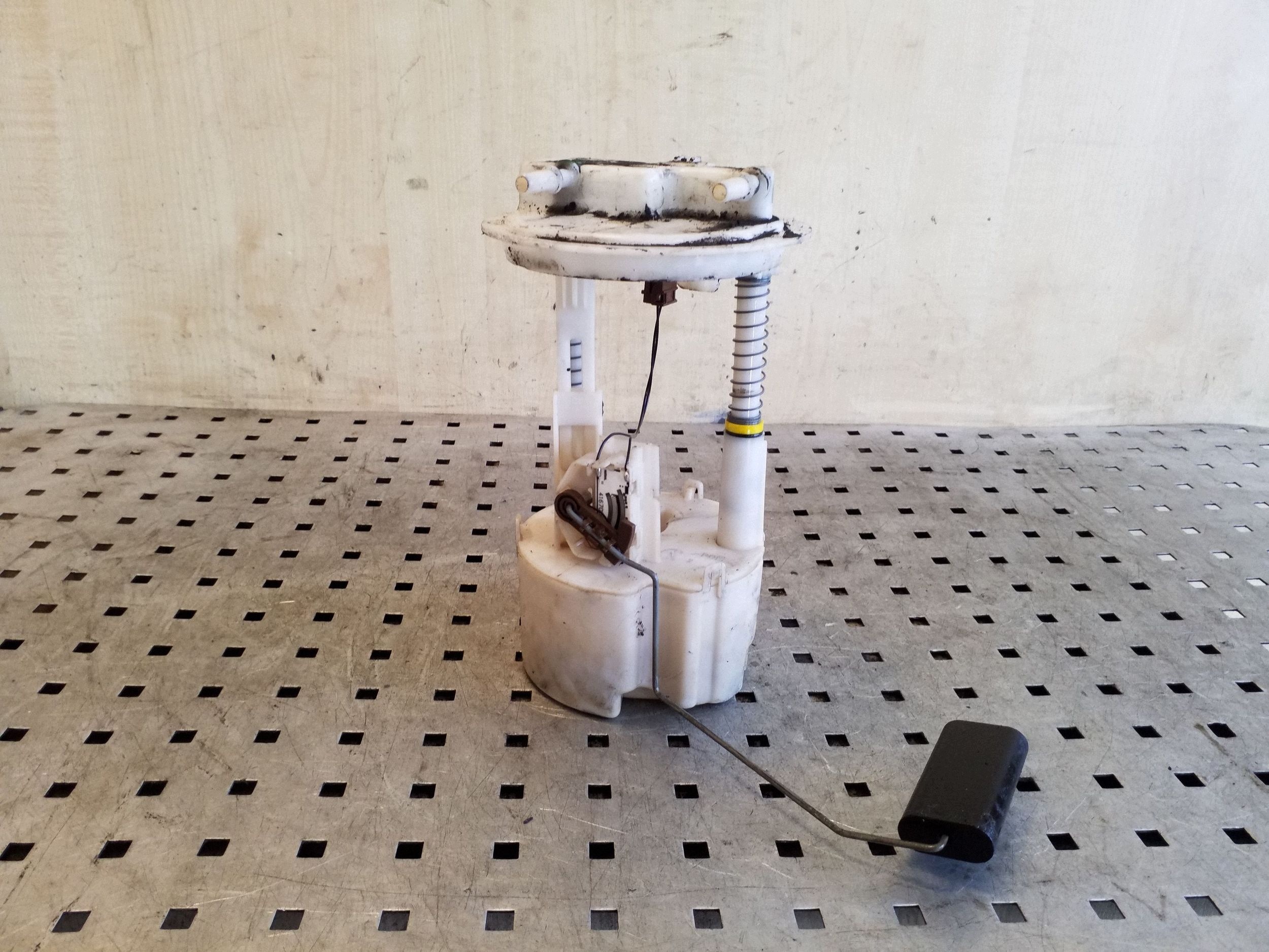 Nissan Juke I F15 Kraftstoffstand-Sensor OEM VAL164756 image 2