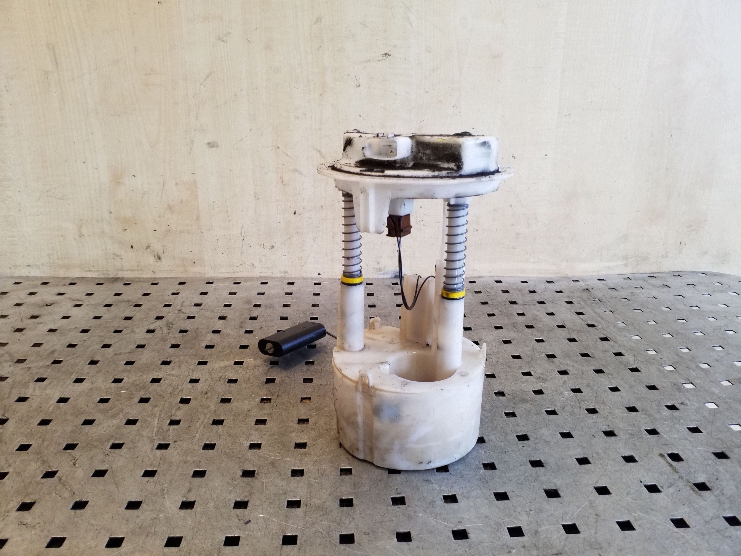 Nissan Juke I F15 Kraftstoffstand-Sensor OEM VAL164756 image 3