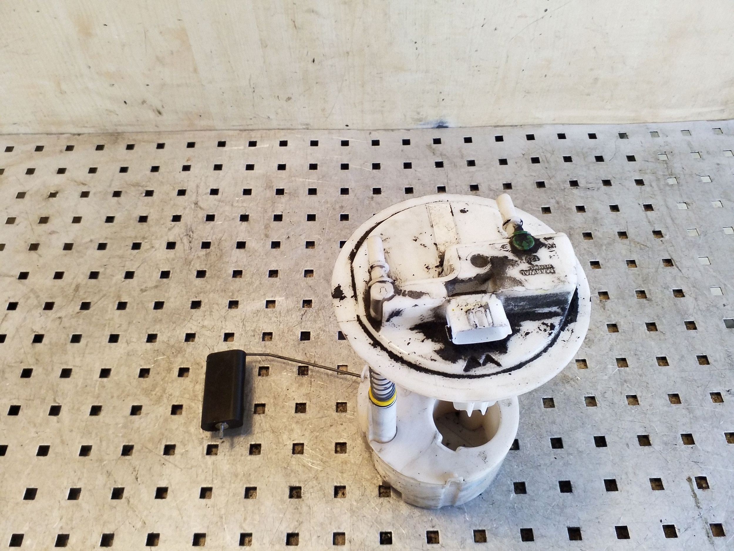 Nissan Juke I F15 Kraftstoffstand-Sensor OEM VAL164756 image 5
