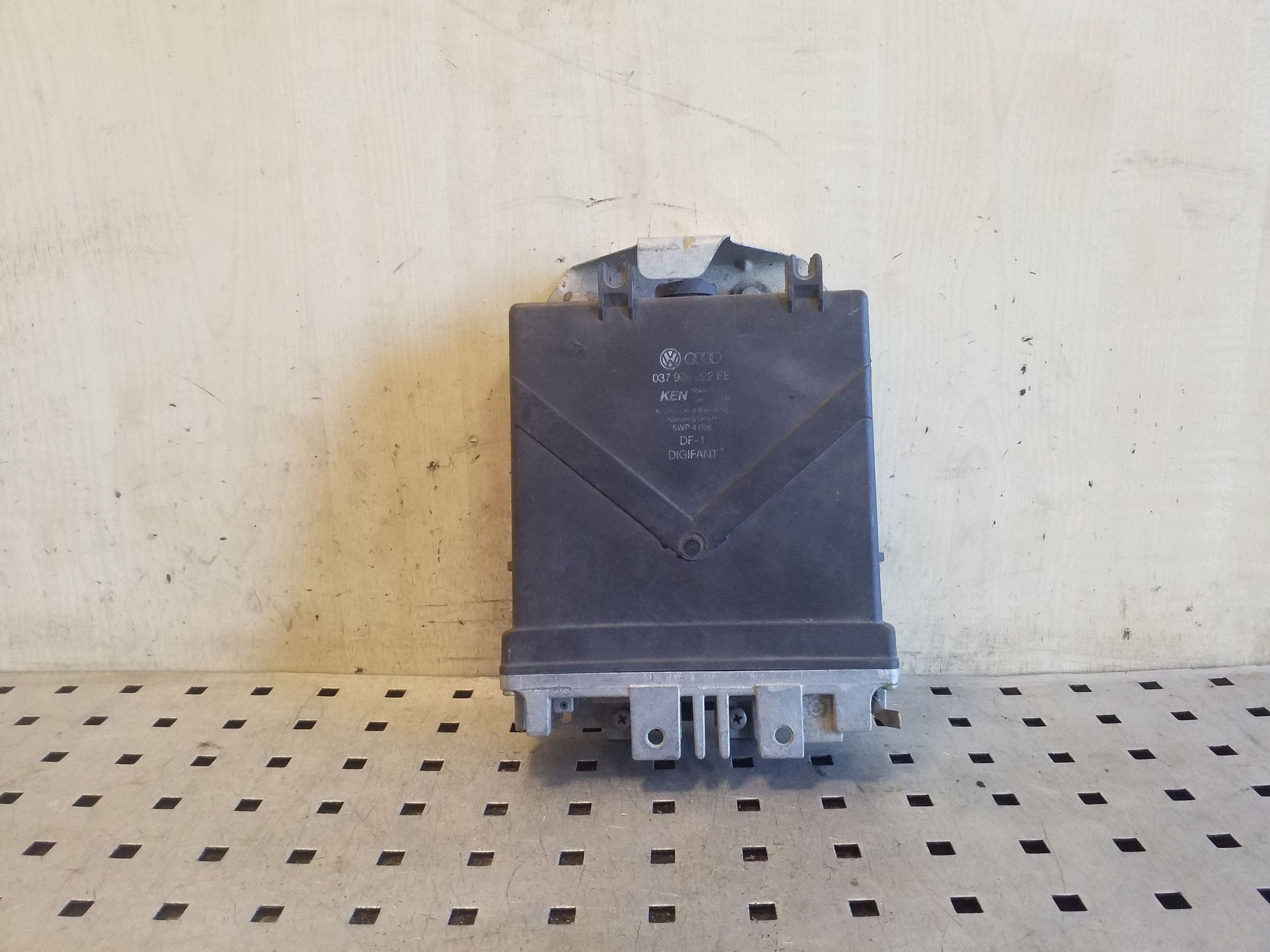Audi 80 90 S2 B4 Unità di Controllo Iniezione 037906022EE image 2