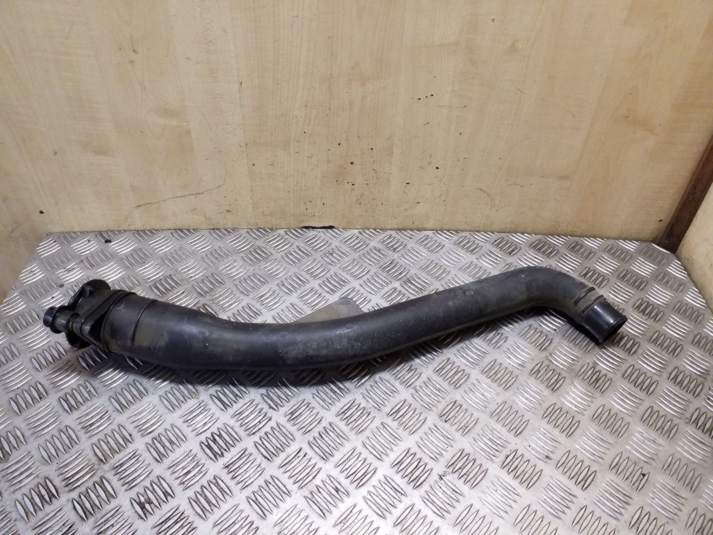 Nissan NV400 Kraftstoff-Einfüllstutzen 8200733103