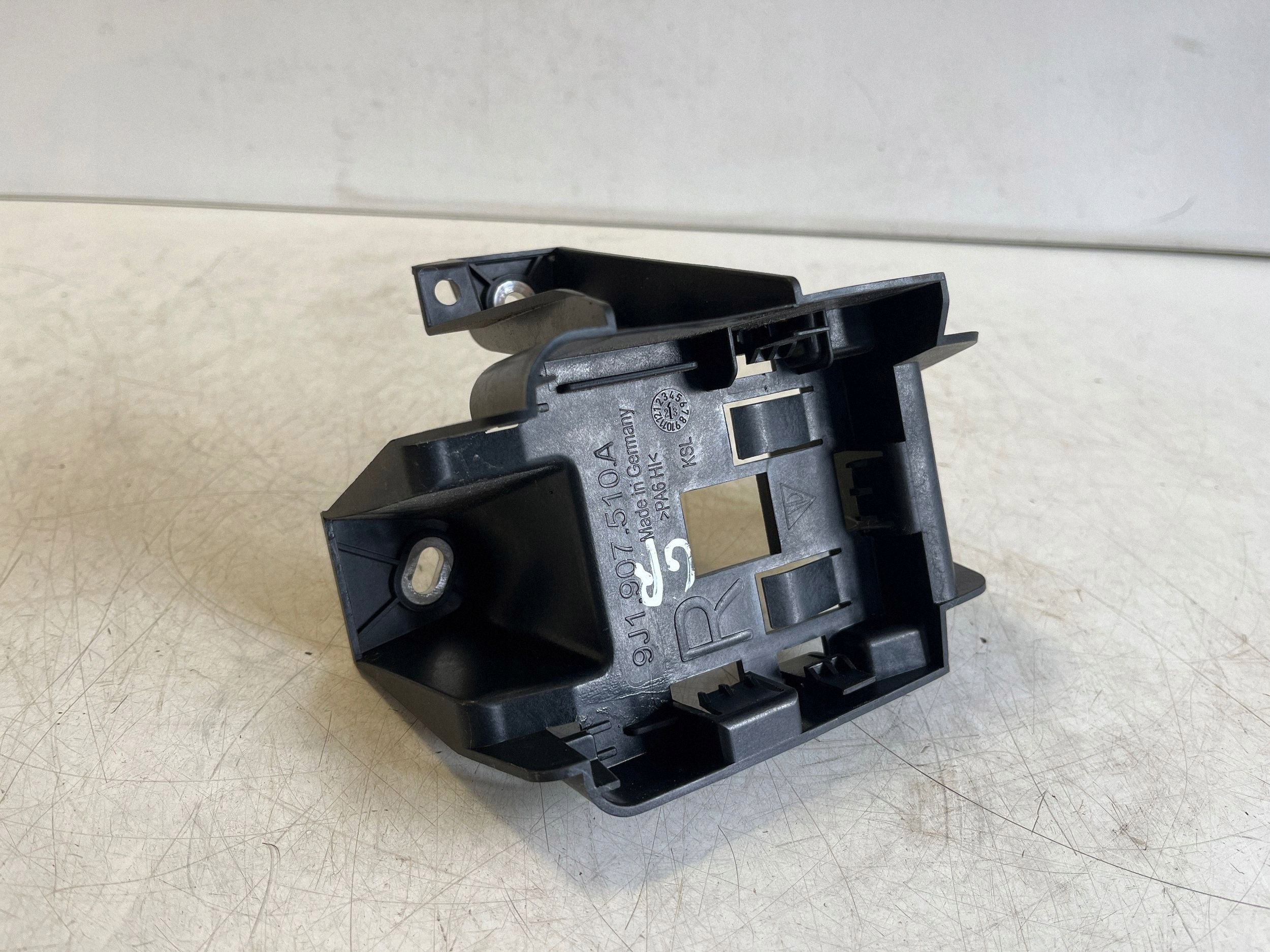 2022 Porsche Taycan 9J1 body part 9J1907510A
