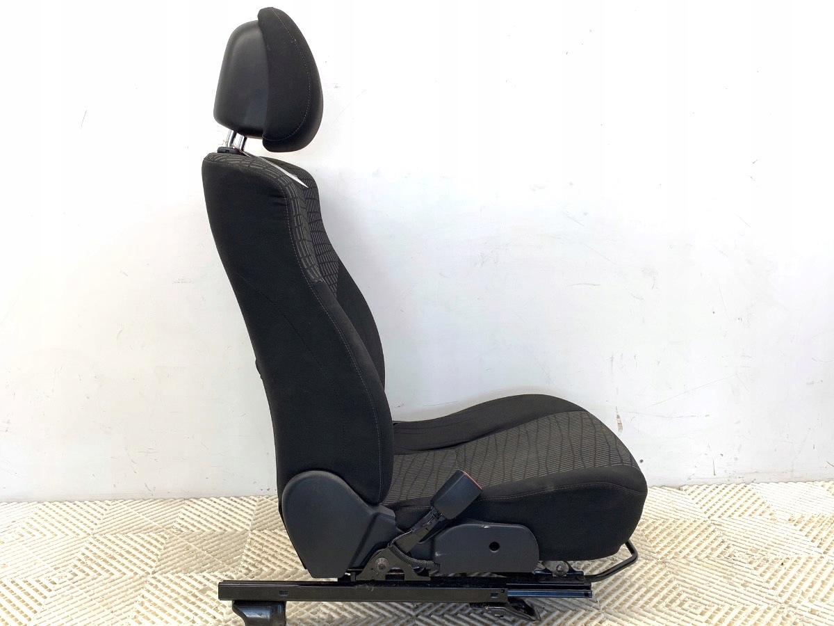 Fotel lewy przód Toyota Avensis T27 Kombi 09-18 OEM image 9