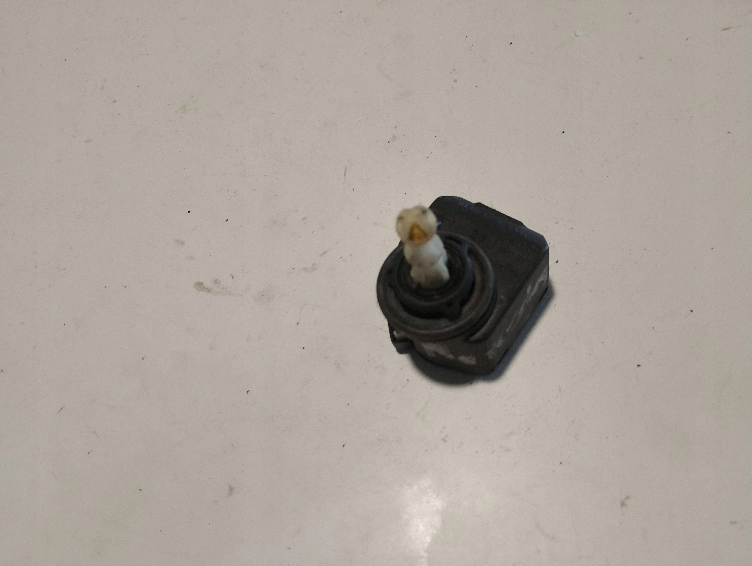 Stellmotor Scheinwerfer VW Passat B6 00883000 image 3