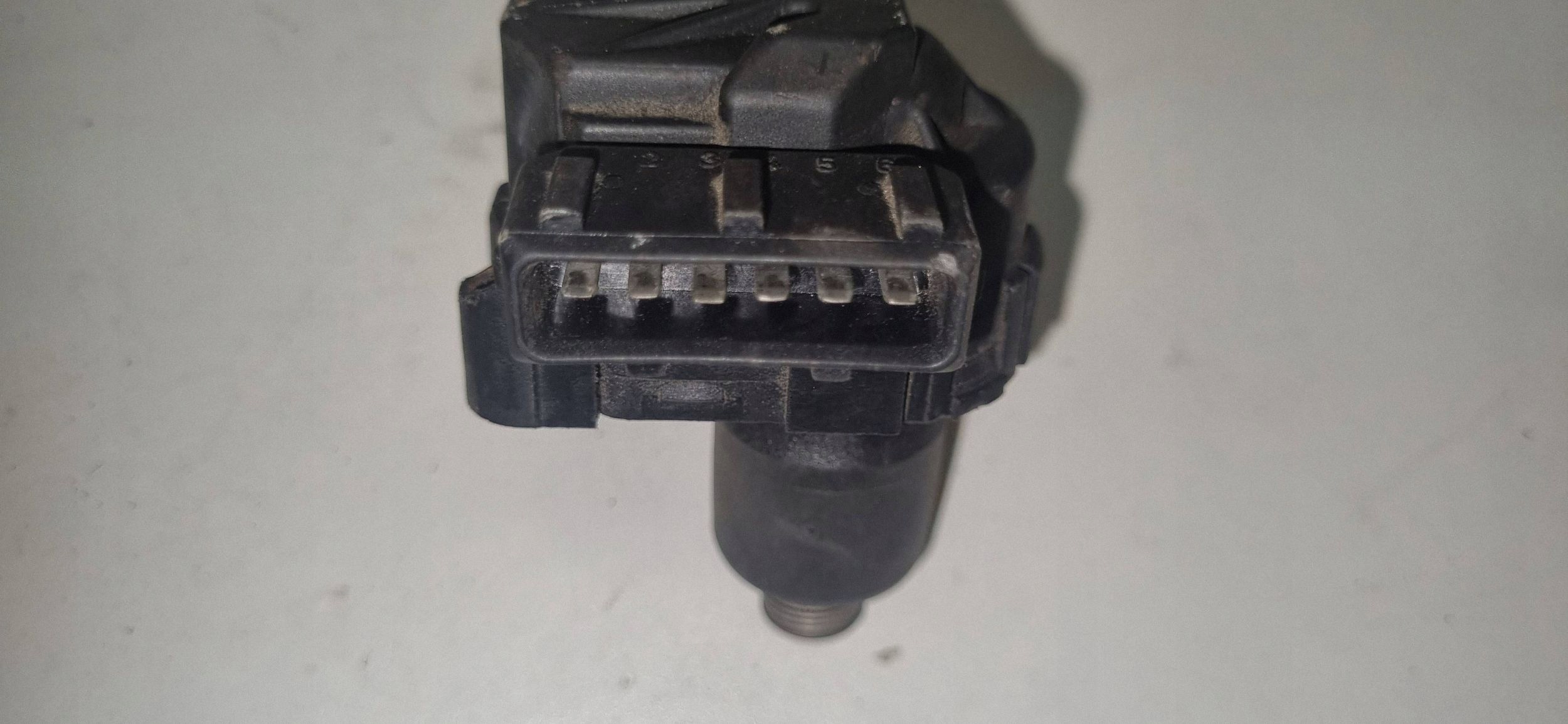 Motor paso a paso Bosch 0132008603 usado