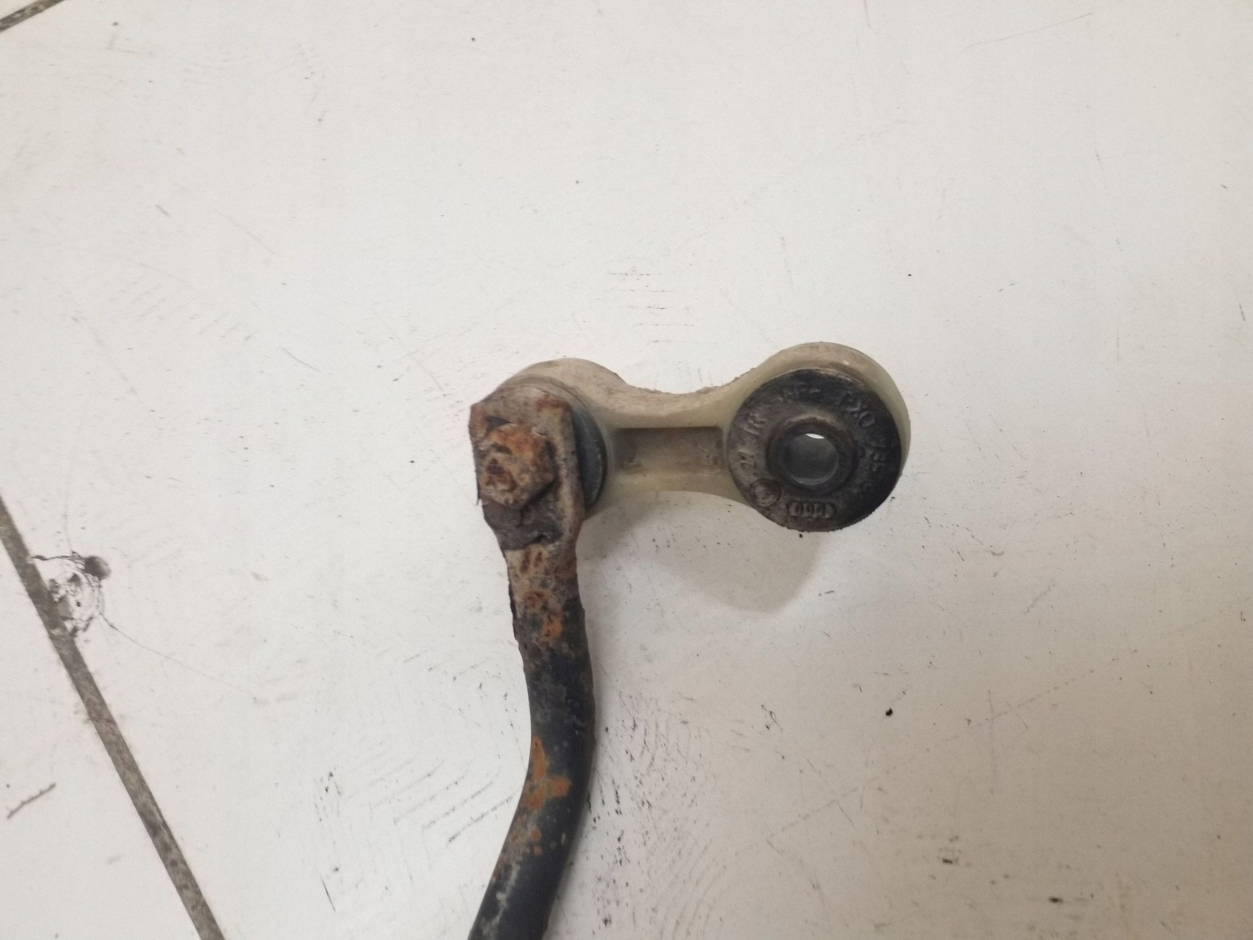Stabilisateur arrière VW Passat B5.5 8E0505465C image 4