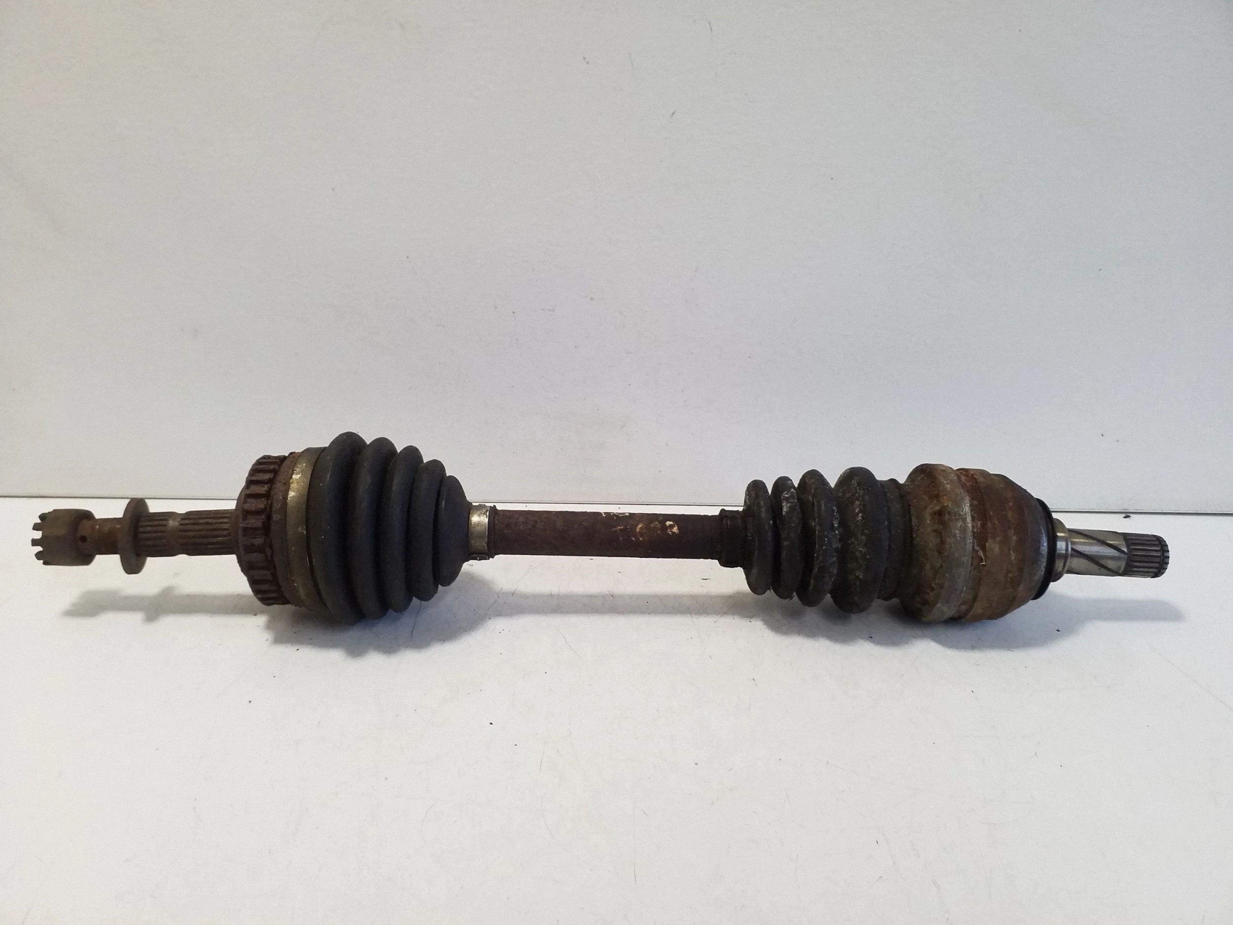 OPEL TIGRA A DRIVAXEL FRÄMRE VÄNSTER SIDA image 2
