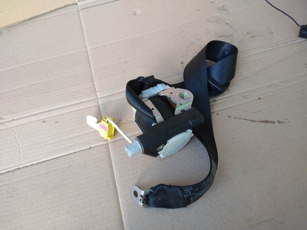 Säkerhetsbälte höger fram VW Passat B6 B7 CC 04-14 image 2