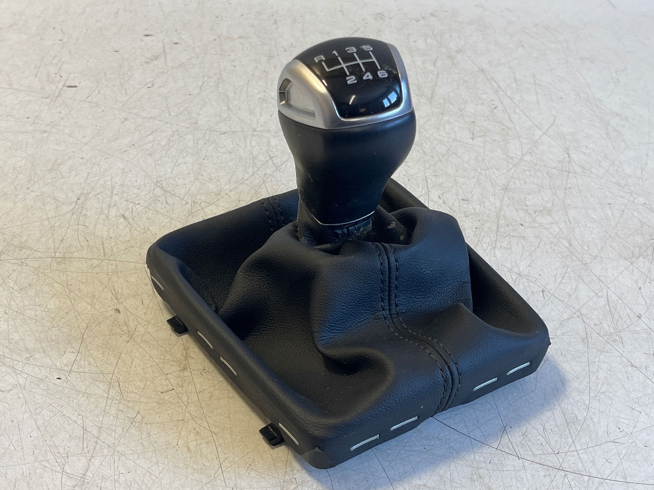 Audi Q2 Versnellingspook (OEM VAL319777) image 2