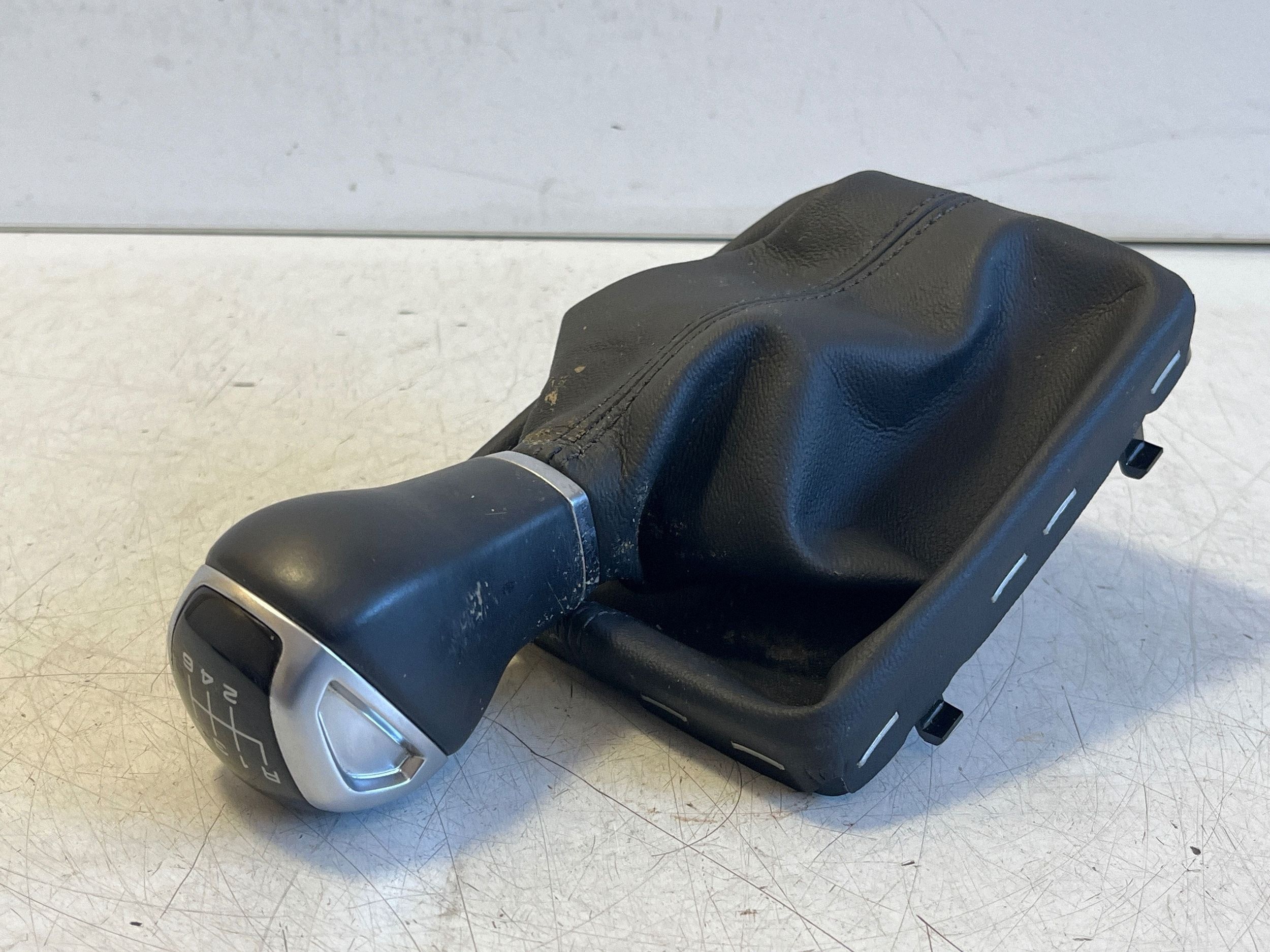 Audi Q2 Versnellingspook (OEM VAL319777) image 3