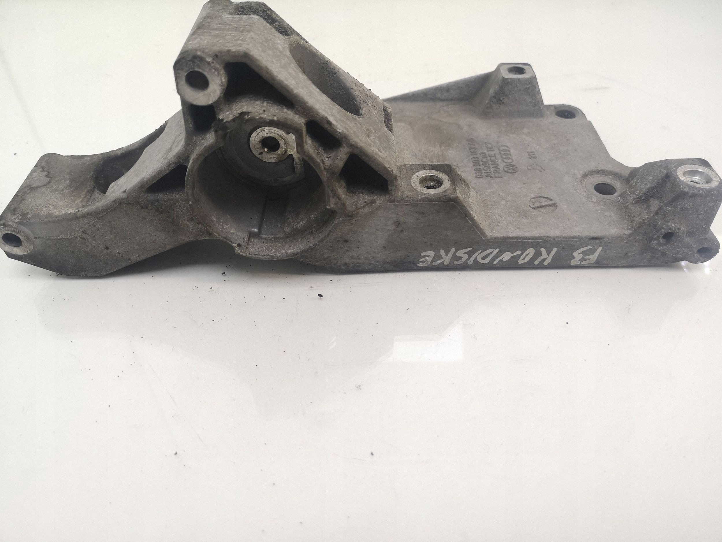 Support compresseur clim Skoda Roomster 5J 038903143 image 3