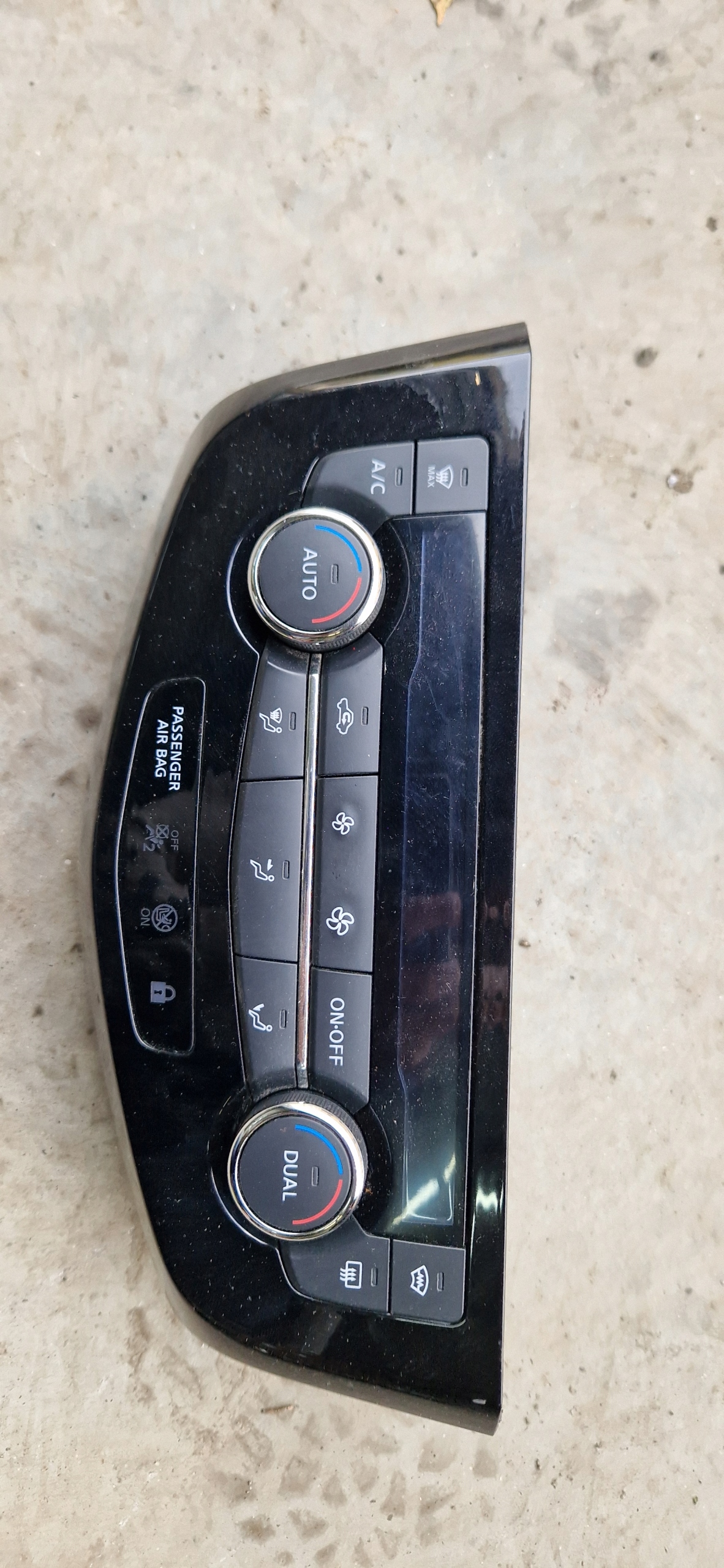 Nissan Qashqai J11 Climate Control Panel 27500-4EA0A