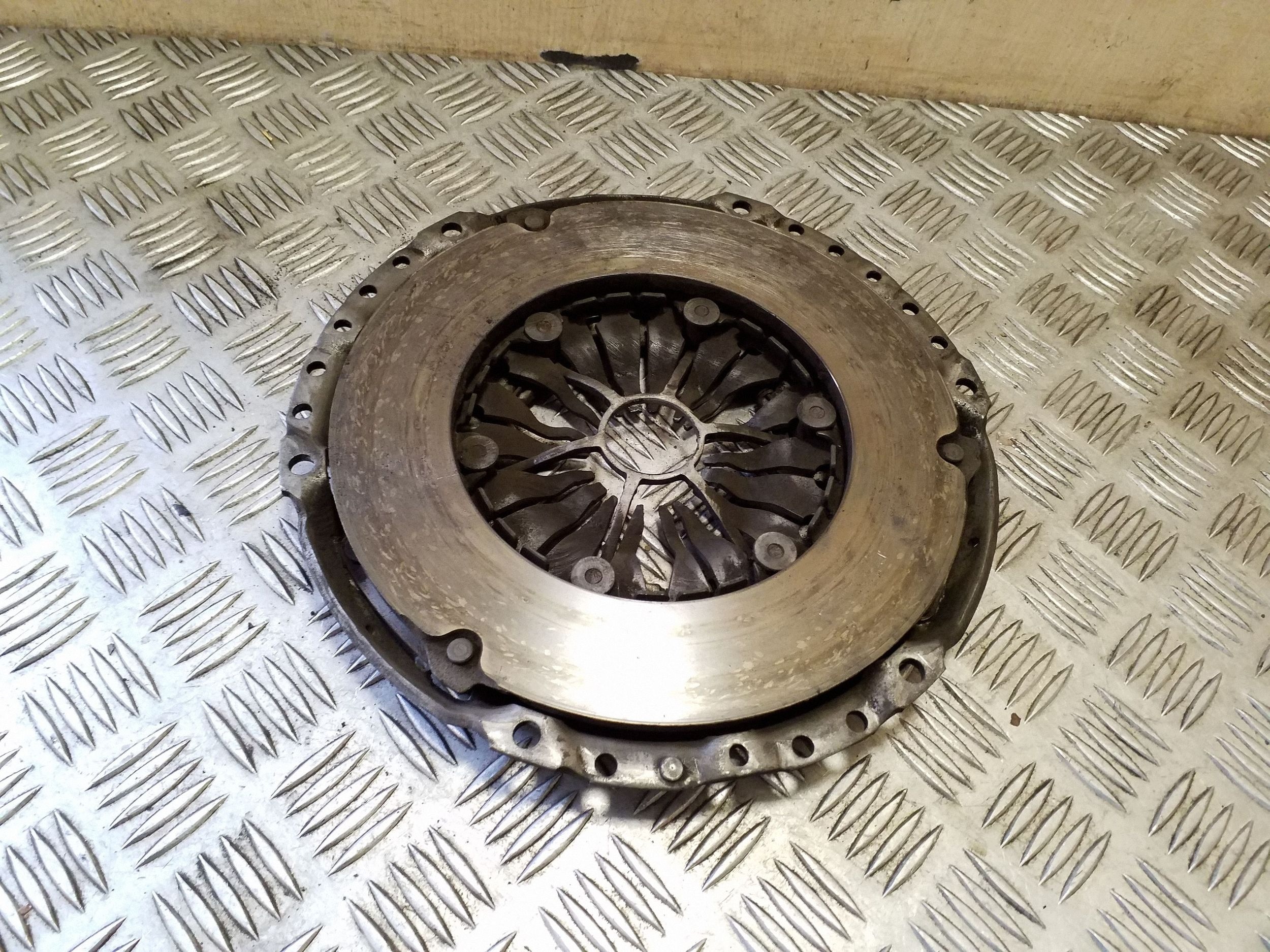 Ford Kuga I - Kytkimen paininlevy, käytetty, OEM 7G9N7563AA