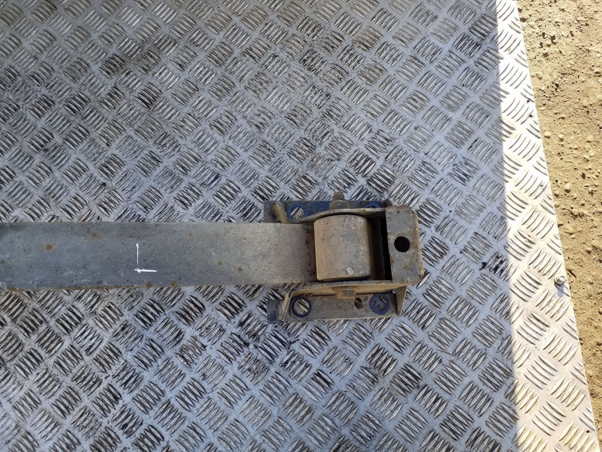 Nissan NV400 Amortecedor Traseiro Esquerdo OEM VAL208114 image 4