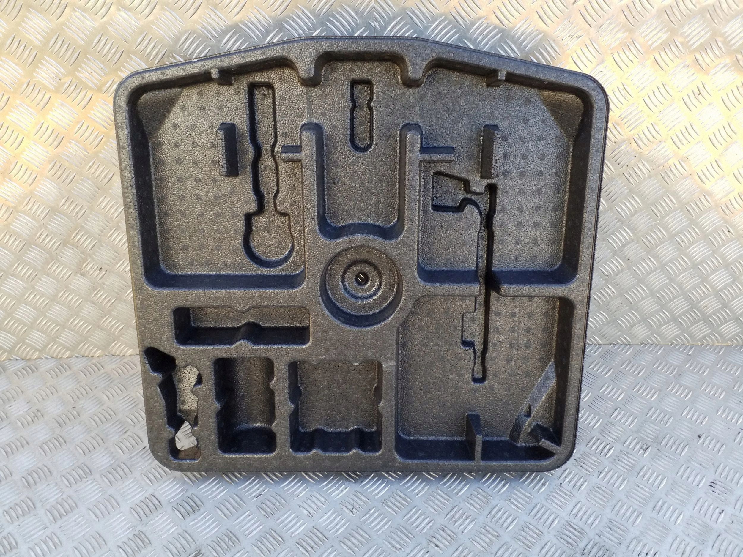 Nissan Qashqai J12 tool set 849756ua1a