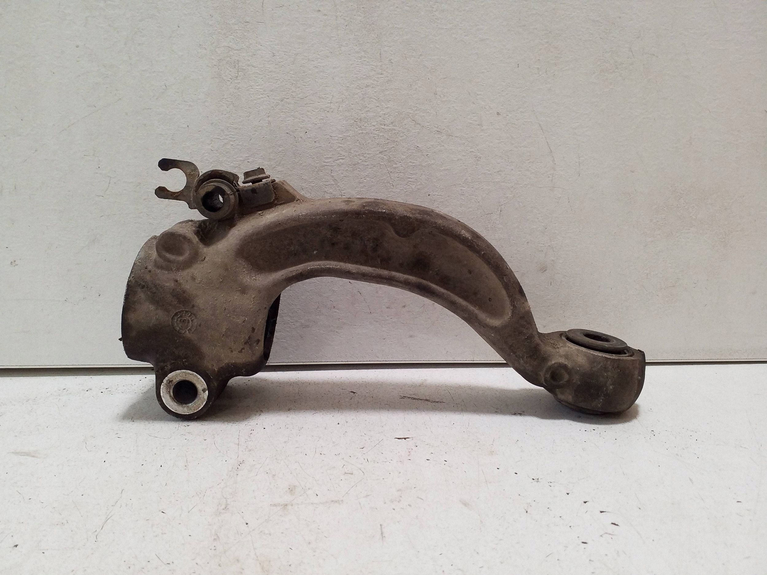 Maserati Ghibli Lower Shock Mount Right 065138800 image 2