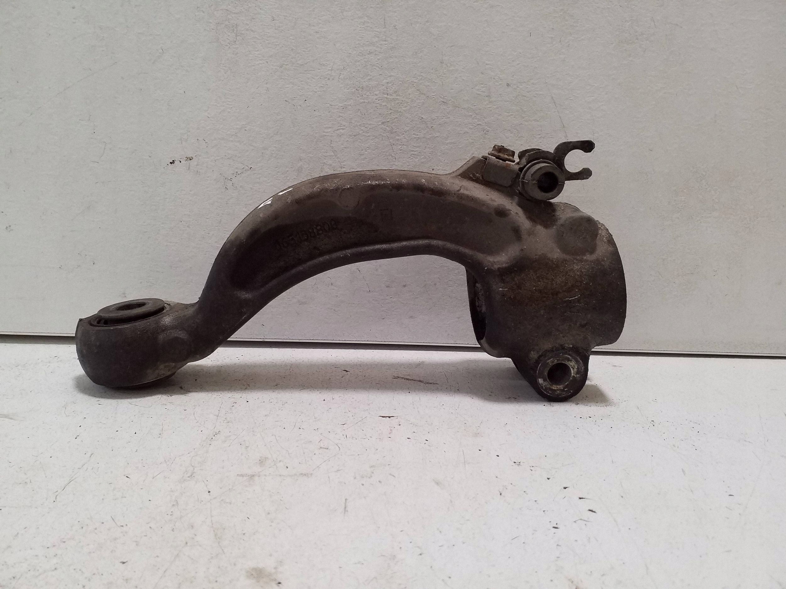 Maserati Ghibli Lower Shock Mount Right 065138800 image 4