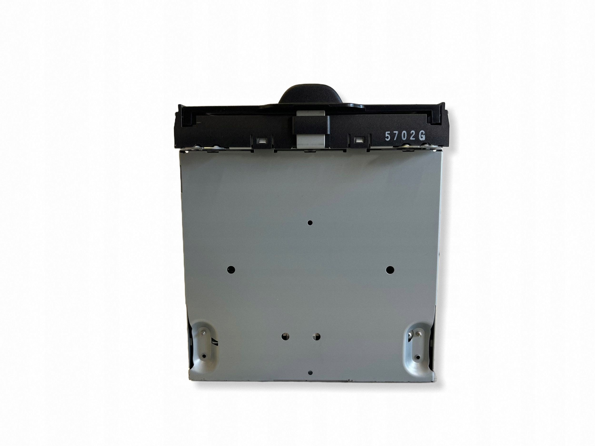Changeur CD Jeep Cherokee KL 68273966AA image 7