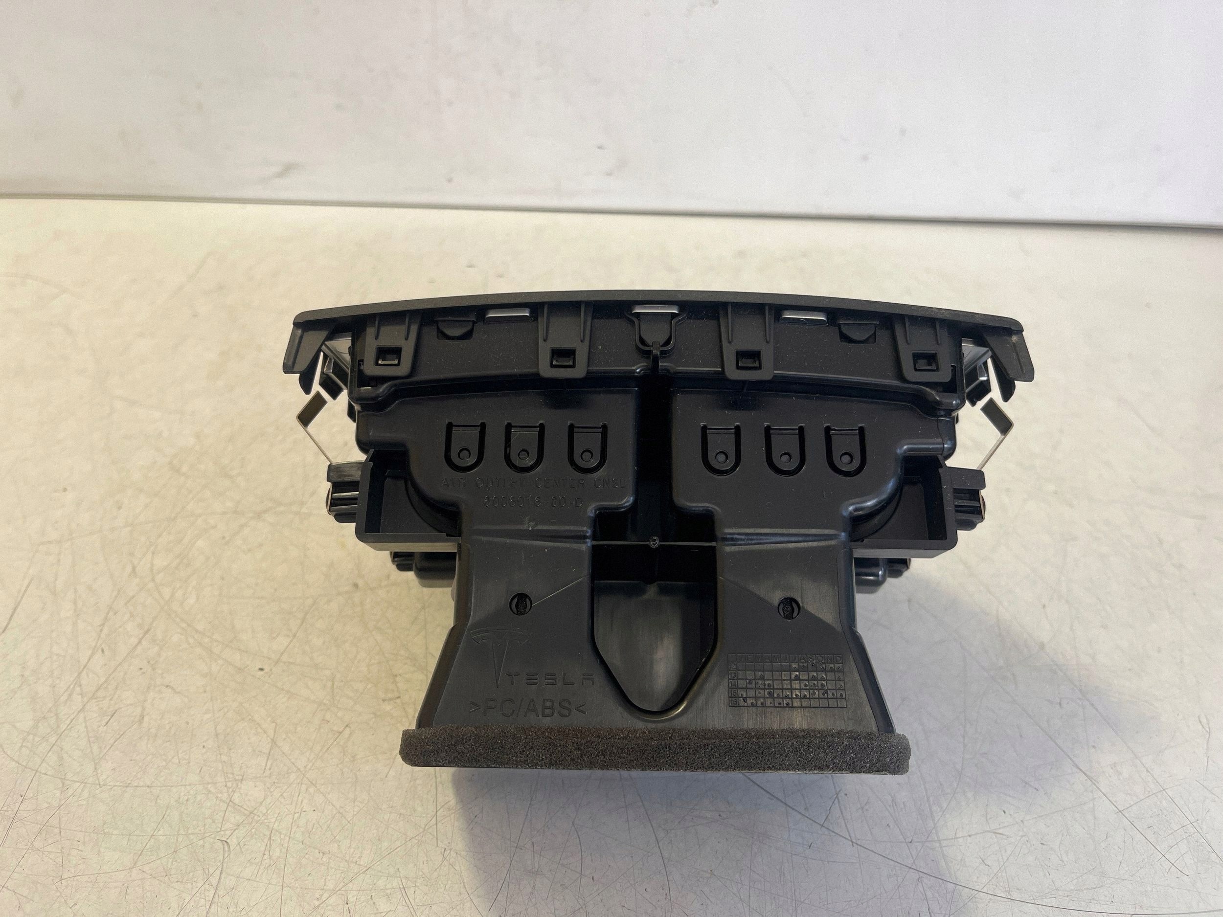 Central console air vent All Tesla Model S 106450100A image 4