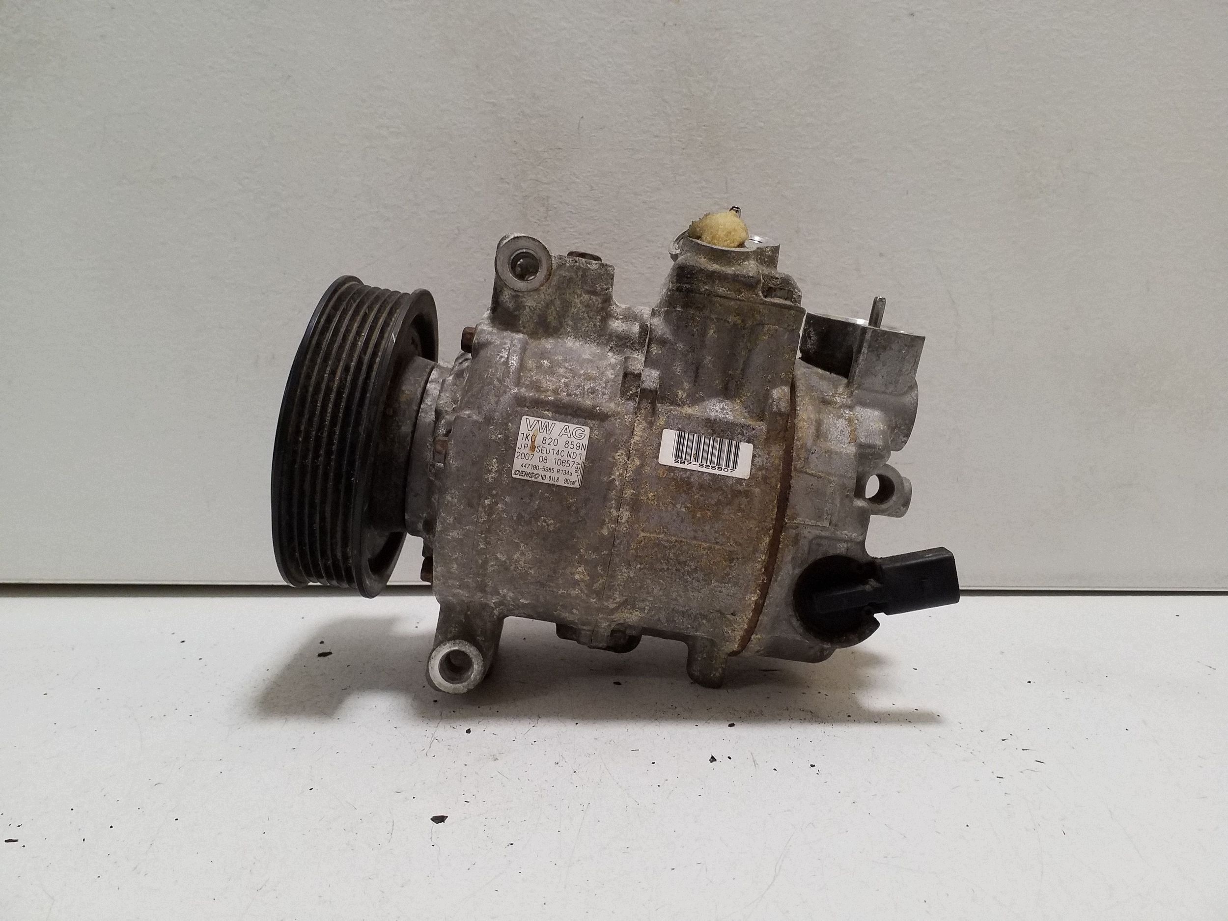 Support compresseur clim VW Golf V 1K0820859N image 2